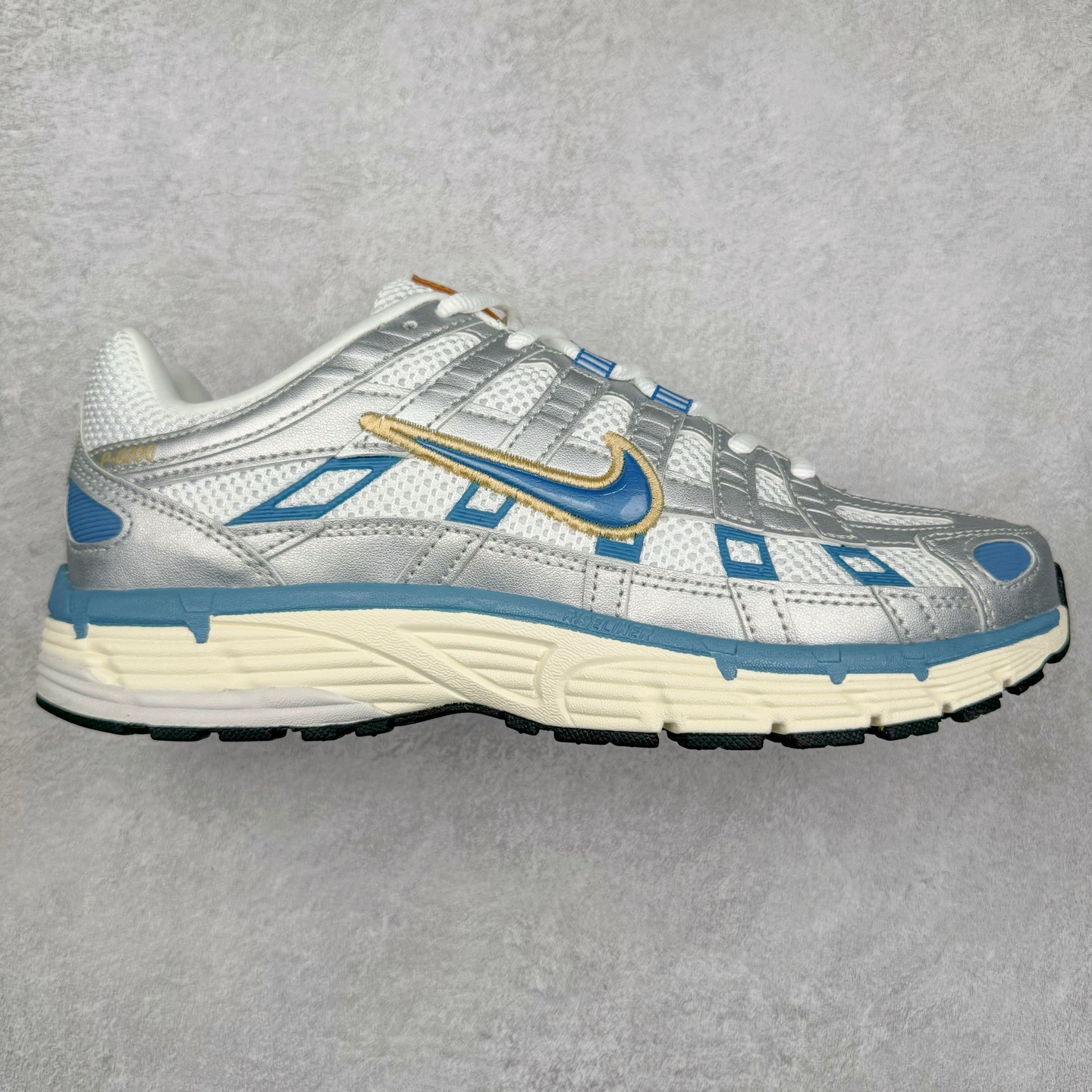 NK P-6000 系列低帮复古老爹风休闲运动舒适慢跑鞋 购入原鞋原装纸板楦头开发 独家私模四层组合大底 市场唯一正确版本 良心定价 新配色陆续出货 进口三文治网面 融合 Pegasus 过往运动鞋设计 助力 21 世纪早期跑步运动跃升时尚新高度 采用透气网眼布、运动风格线条和耐穿覆面 兼具吸睛外观和舒适感受 中底泡绵以田径赛道为灵感 打造厚实设计 缔造出众缓震性能 尺码：36 36.5 37.5 38 38.5 39 40 40.5 41 42 42.5 43 44 44.5 45-选品中心