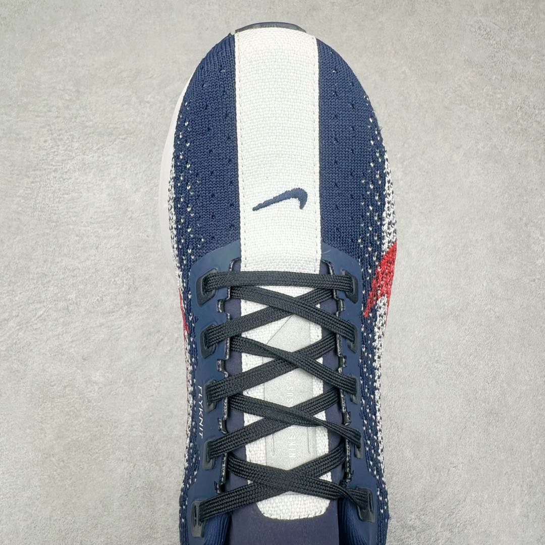 图片[4]-NK Zoom Pegasus Plus 超级飞马涡轮增压马拉松慢跑鞋 FQ7262 在设计上延续了原版鞋款的经典风格，向 Pegasus Turbo 致敬。鞋面采用 Flyknit 材质，巧妙地在不同区域实现紧密与松散的编织结合。标志性的尼龙中部条纹与原版 Turbo 设计呼应。原有的 Flywire 被内部毡织带替代。鞋领的衬垫和鞋跟支撑则为鞋面增添了完善的细节。与以往的 Turbo 型号采用双层泡沫不同，Pegasus Plus 使用了一体式 ZoomX 中底。鞋跟厚度为 35 毫米，前掌为 25 毫米，形成 10 毫米的落差，外底覆盖了大量橡胶，而 ZoomX 外露的部分也十分显眼。尺码：36 36.5 37.5 38 38.5 39 40 40.5 41 42 42.5 43 44 44.5 45-选品中心