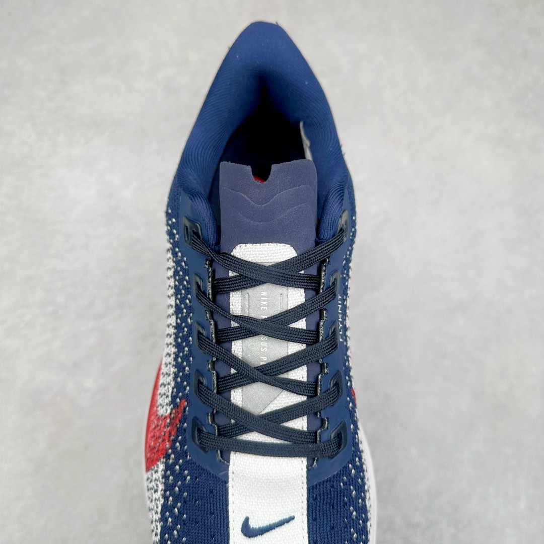 图片[5]-NK Zoom Pegasus Plus 超级飞马涡轮增压马拉松慢跑鞋 FQ7262 在设计上延续了原版鞋款的经典风格，向 Pegasus Turbo 致敬。鞋面采用 Flyknit 材质，巧妙地在不同区域实现紧密与松散的编织结合。标志性的尼龙中部条纹与原版 Turbo 设计呼应。原有的 Flywire 被内部毡织带替代。鞋领的衬垫和鞋跟支撑则为鞋面增添了完善的细节。与以往的 Turbo 型号采用双层泡沫不同，Pegasus Plus 使用了一体式 ZoomX 中底。鞋跟厚度为 35 毫米，前掌为 25 毫米，形成 10 毫米的落差，外底覆盖了大量橡胶，而 ZoomX 外露的部分也十分显眼。尺码：36 36.5 37.5 38 38.5 39 40 40.5 41 42 42.5 43 44 44.5 45-选品中心