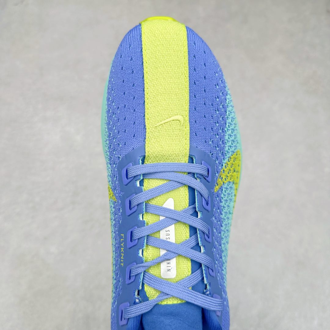 图片[4]-NK Zoom Pegasus Plus 超级飞马涡轮增压马拉松慢跑鞋 FQ7262 在设计上延续了原版鞋款的经典风格，向 Pegasus Turbo 致敬。鞋面采用 Flyknit 材质，巧妙地在不同区域实现紧密与松散的编织结合。标志性的尼龙中部条纹与原版 Turbo 设计呼应。原有的 Flywire 被内部毡织带替代。鞋领的衬垫和鞋跟支撑则为鞋面增添了完善的细节。与以往的 Turbo 型号采用双层泡沫不同，Pegasus Plus 使用了一体式 ZoomX 中底。鞋跟厚度为 35 毫米，前掌为 25 毫米，形成 10 毫米的落差，外底覆盖了大量橡胶，而 ZoomX 外露的部分也十分显眼。尺码：36 36.5 37.5 38 38.5 39 40 40.5 41 42 42.5 43 44 44.5 45-选品中心