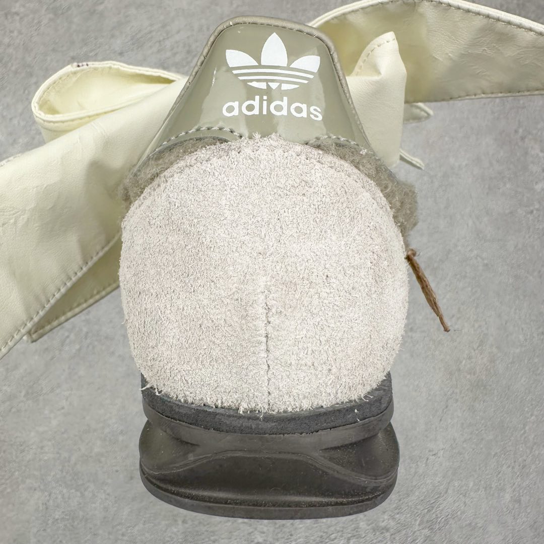 图片[8]-＃纯原 AD Wmns SL72 OG 系列德训足球风百搭低帮休闲运动板鞋 JQ8736 采用高弹EVA+MODEL+RB三层组合底 区别市面RB一体大底 三层组合鞋底重量与原鞋一致 Originals 将有「T 头鞋」造型的诞生于 1972 年的 SL72 鞋款复刻带回 各位买鞋又有新选择了 1972 年 SL72 问世后 引领了后来阿迪达斯的跑鞋发展方向 其中「SL」代表了 Super Light 彰显了产品轻便的特性 1972 年 SL72 问世后 引领了后来阿迪达斯的跑鞋发展方向 其中「SL」代表了 Super Light 彰显了产品轻便的特性 这次 Originals 延续其轻质经典的基因 带来男女两款 SL72 男生款带来 SL72 RS 鞋型 RS 意为 Reshaped（重塑）鞋款在保留了经典的外观基础上 在尼龙材质里增加了填充物 使鞋型更加挺立和饱满 鞋头则更加圆润 鞋底的 EVA 材质则增加了鞋款的高度 女生款则带来 SL72 OG W 鞋型 OG 顾名思义则是致敬经典款式 相较于 RS（Reshaped）鞋款 鞋身更加纤细 其整体鞋身轮廓、线条、细节、材质上尊崇 70 年代 SL72 的设计 还原经典味道 尺码：36 36⅔ 37⅓ 38 38⅔ 39⅓ 40 40⅔ 41⅓ 42 42⅔ 43⅓ 44 44⅔ 45-选品中心