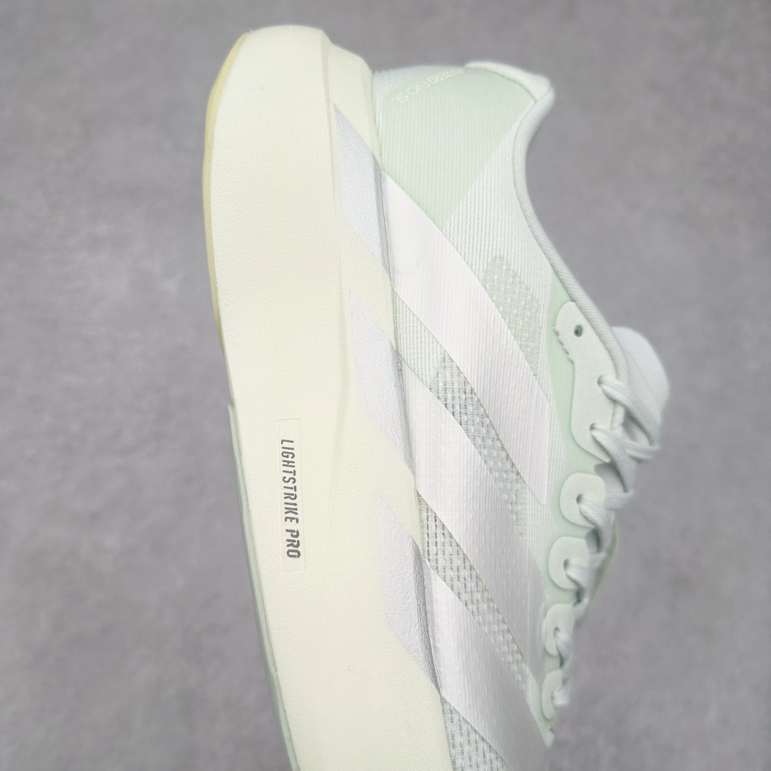 图片[6]-AD Adizero Eva SL M 零度进化版系列低帮轻便透气竞速休闲运动慢跑鞋 JR5840 相信大家对去年 adidas 横空出世的「顶级超跑」adiZero Adios Pro EVO 1 记忆犹新！不仅登顶阿迪史上最轻跑鞋宝座，更在接下来的全球马拉松赛事中，持续书写着惊人成绩，被网友戏称新一代「阿迪神鞋」全网刷屏！极简设计语言与强烈速度感和存在感的鞋侧三线，让人过目不忘，特别种草！其中定位于中长跑训练的 adidas Adizero Evo SL，整体外观造型与 adiZero Adios Pro EVO 1 非常相似。中底配置方面搭载全掌 Lightstrike Pro，鞋面采用透气网面示人，契合日常训练鞋的定位，更加耐用。外底给到了马牌橡胶，及类似上代竞速旗舰 adidas Adizero Adios Pro 3 区域分布。整体看下来无论是外观的鲜明辨识度，还是配置的扎实程度都很顶。尺码：36 36⅔ 37⅓ 38 38⅔ 39⅓ 40 40⅔ 41⅓ 42 42⅔ 43⅓ 44 45-选品中心