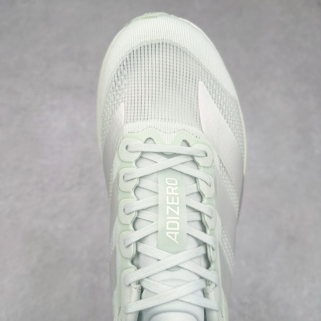 图片[4]-AD Adizero Eva SL M 零度进化版系列低帮轻便透气竞速休闲运动慢跑鞋 JR5840 相信大家对去年 adidas 横空出世的「顶级超跑」adiZero Adios Pro EVO 1 记忆犹新！不仅登顶阿迪史上最轻跑鞋宝座，更在接下来的全球马拉松赛事中，持续书写着惊人成绩，被网友戏称新一代「阿迪神鞋」全网刷屏！极简设计语言与强烈速度感和存在感的鞋侧三线，让人过目不忘，特别种草！其中定位于中长跑训练的 adidas Adizero Evo SL，整体外观造型与 adiZero Adios Pro EVO 1 非常相似。中底配置方面搭载全掌 Lightstrike Pro，鞋面采用透气网面示人，契合日常训练鞋的定位，更加耐用。外底给到了马牌橡胶，及类似上代竞速旗舰 adidas Adizero Adios Pro 3 区域分布。整体看下来无论是外观的鲜明辨识度，还是配置的扎实程度都很顶。尺码：36 36⅔ 37⅓ 38 38⅔ 39⅓ 40 40⅔ 41⅓ 42 42⅔ 43⅓ 44 45-选品中心