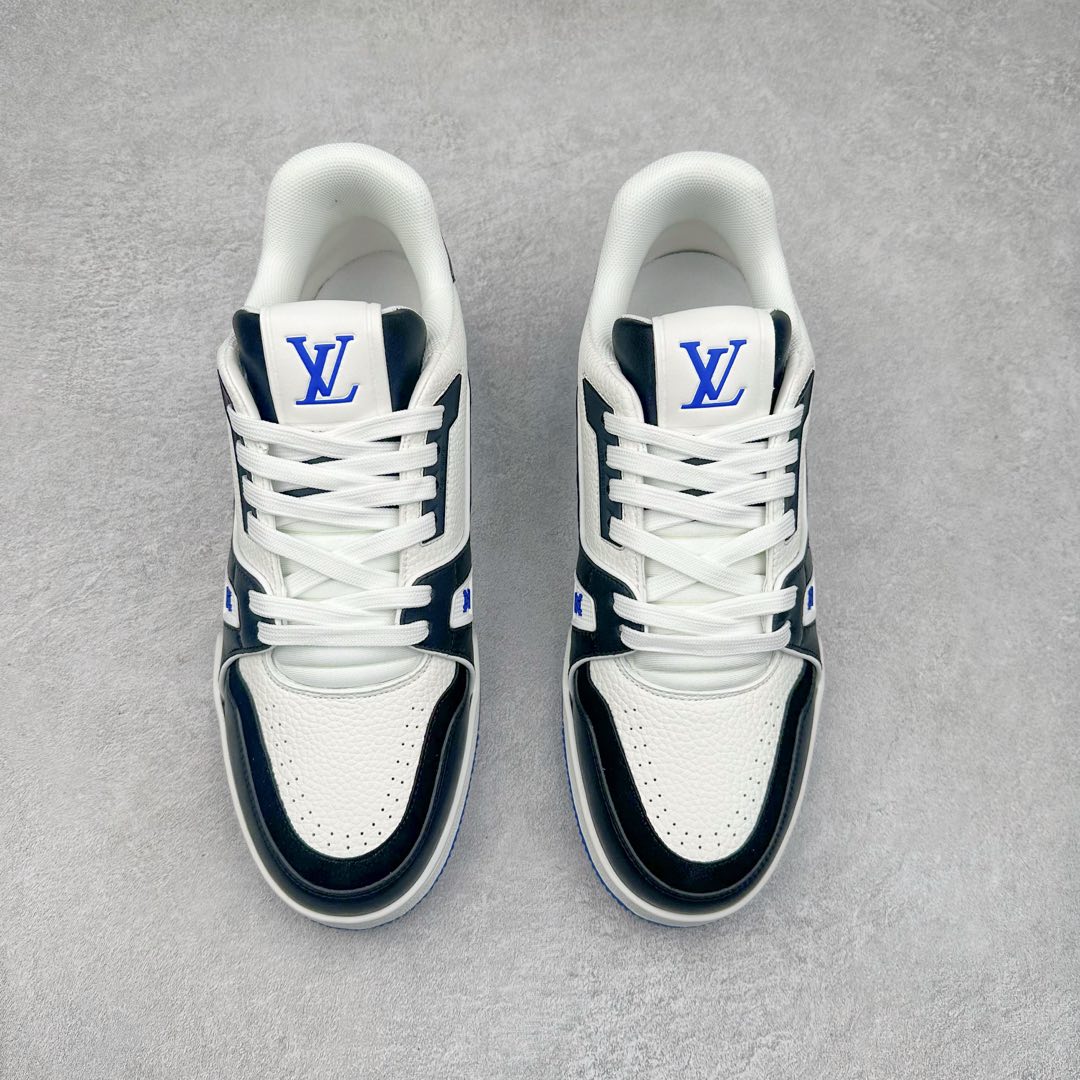 图片[2]-＃K1 Louis Vuitton Trainer lv时装走秀运动鞋 完美鞋型超高的清洁度 零毛边线头瑕疵 全套原楦原纸版原鞋开模 全网最具灵魂的版型 正确原装黄色鞋盒 正确中底印花 鞋面印花3D高频深度立体 全鞋电脑针车 紧密相连 针距密度一致 环保乳胶注塑鞋垫 厚度脚感还原原版 皮面裁剪部位 统一油边封口工艺 原装橡胶大底含胶量大底组合零偏差 专柜全套包装 防尘袋 说明书 质保卡 男女鞋 尺码：35 36 37 38 39 40 41 42 43 44 45-选品中心