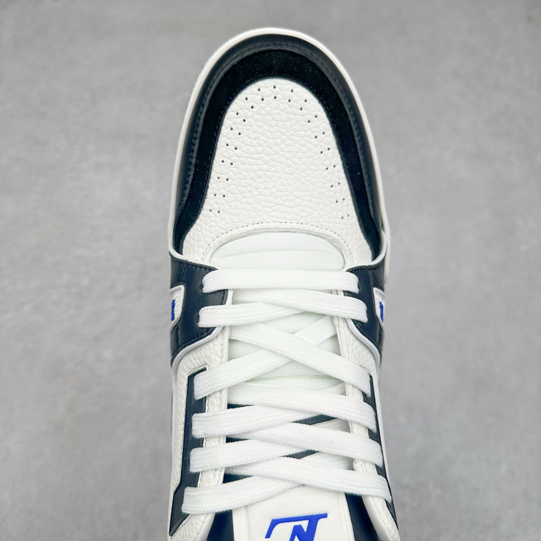 图片[4]-＃K1 Louis Vuitton Trainer lv时装走秀运动鞋 完美鞋型超高的清洁度 零毛边线头瑕疵 全套原楦原纸版原鞋开模 全网最具灵魂的版型 正确原装黄色鞋盒 正确中底印花 鞋面印花3D高频深度立体 全鞋电脑针车 紧密相连 针距密度一致 环保乳胶注塑鞋垫 厚度脚感还原原版 皮面裁剪部位 统一油边封口工艺 原装橡胶大底含胶量大底组合零偏差 专柜全套包装 防尘袋 说明书 质保卡 男女鞋 尺码：35 36 37 38 39 40 41 42 43 44 45-选品中心