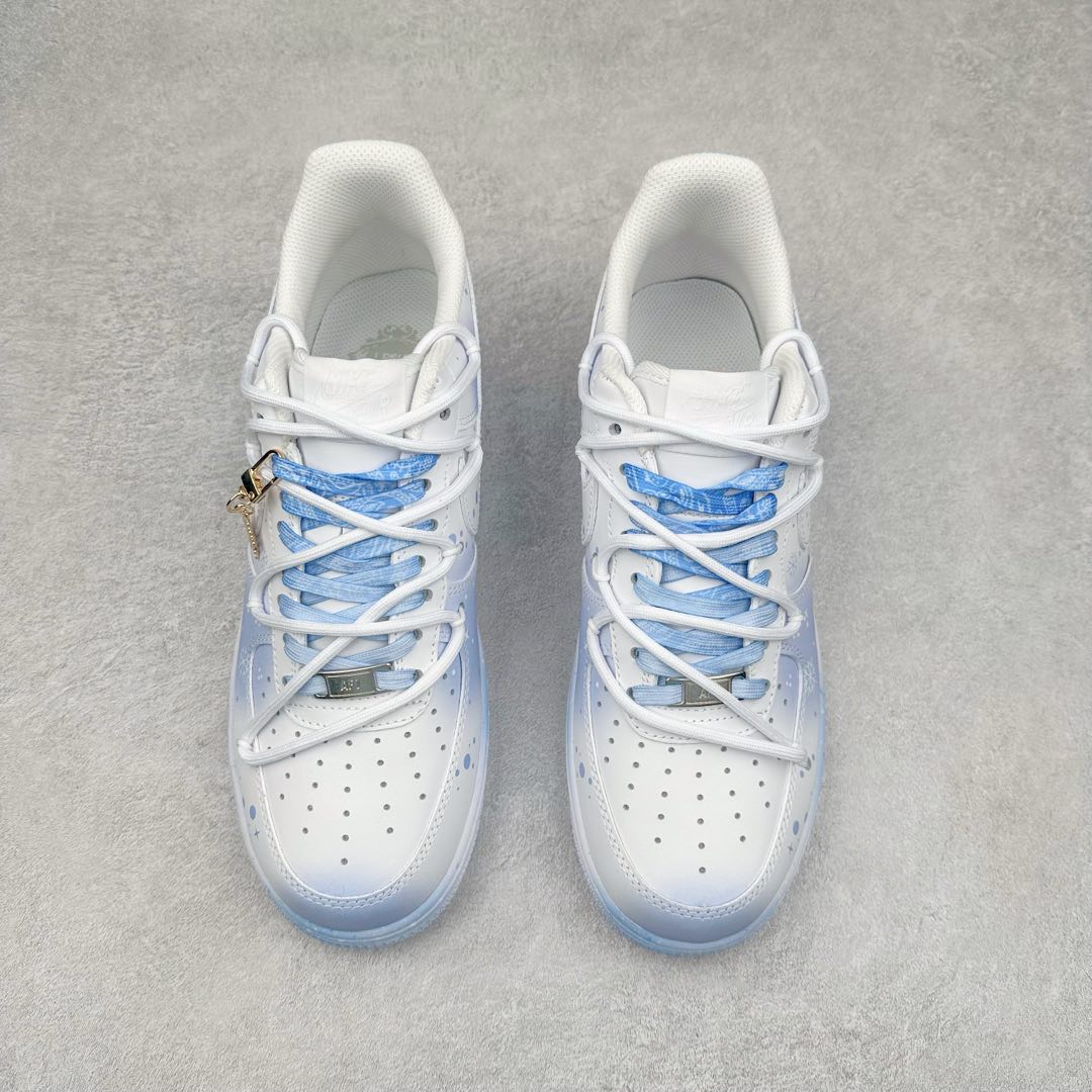 图片[2]-NK Air Force 1´07 Low 空军一号低帮百搭休闲运动板鞋 ZH0316-057 柔软、弹性十足的缓震性能和出色的中底设计 横跨复古与现代的外型结合 造就出风靡全球 三十多年的Force 1 直到今天还深受青睐 尺码：36 36.5 37.5 38 38.5 39 40 40.5 41 42 42.5 43 44 44.5 45-选品中心