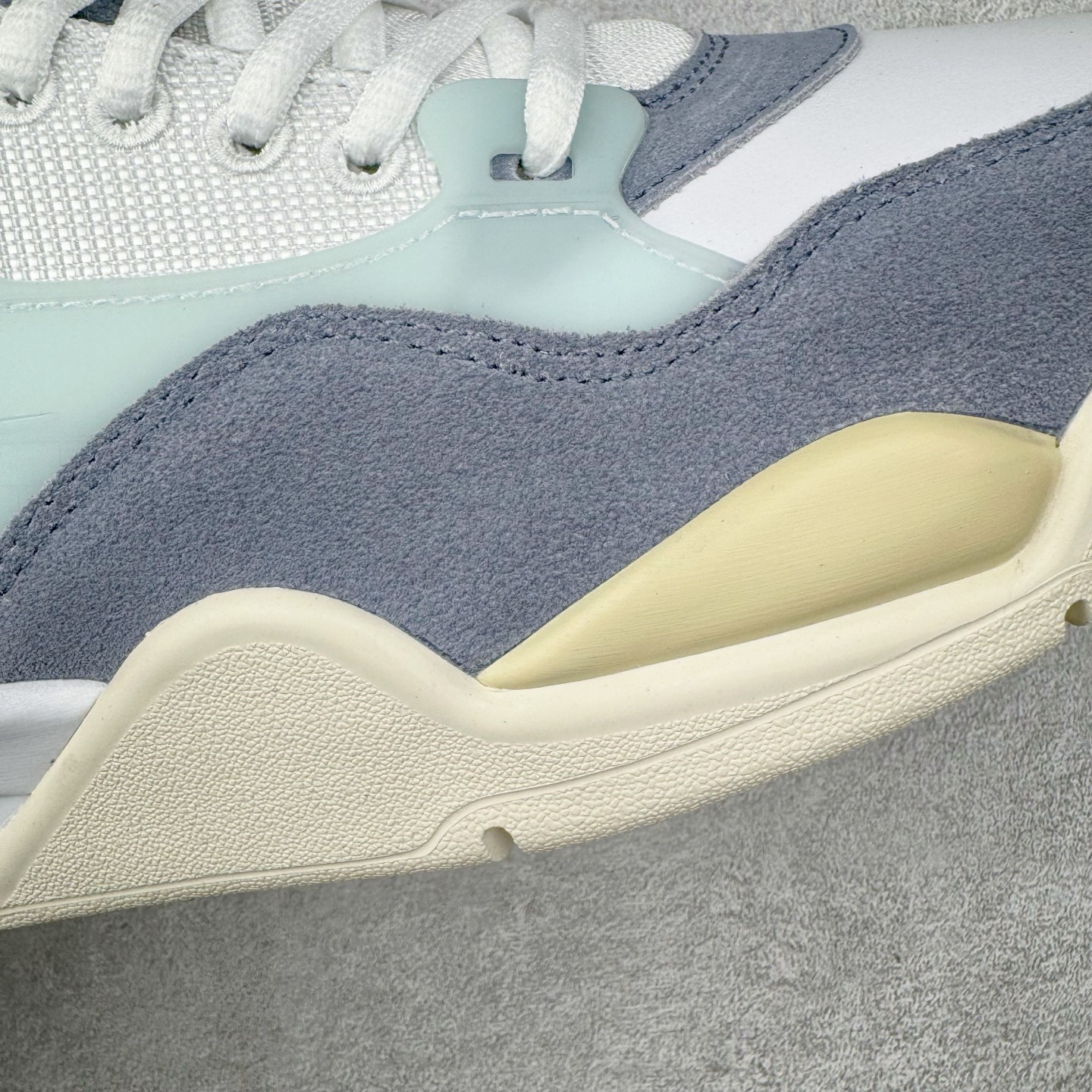 图片[21]-＃KZ纯原 Air Jordan AJ4 RM 重制版低帮复古篮球鞋 灰蓝 FQ7939-101 亲自操刀耗时半年巨作 全套原纸板楦头开发 确保原汁原味 完美呈现版型 一比一鞋头弧度高度鞋身弧度 原厂TPU 正确内里网布 菱角分明不变形无多余毛边 柔软性质感一致于原鞋 原厂织唛标 原厂飞人电绣工艺 尾指中部跳三针 独家绑鞋带手法 印刷中底布 四线拉帮 米色美纹纸贴合固定 进口港宝加持 后跟自然饱满 全鞋荧光划线卡点 追求极致完美 每一双都是工艺品 多重QC质检 超越公司货的品控标准 实实在在的免检产品 采用了低帮的设计 并保留了众多AJ4的经典元素 鞋身以皮革、麂皮材质拼接打造 AJ4经典的TPU材质延伸至后跟 增强鞋款稳定性 而鞋身侧面的网格设计则被取消 尾部的NIKE AIR标志也得到保留 并同时带有飞人logo 中底部分同样搭载了可视AIR气垫 鞋底采用米白色中底和外底呈现 为整个设计收尾 尺码：36 36.5 37.5 38 38.5 39 40 40.5 41 42 42.5 43 44 44.5 45 46 47.5-选品中心