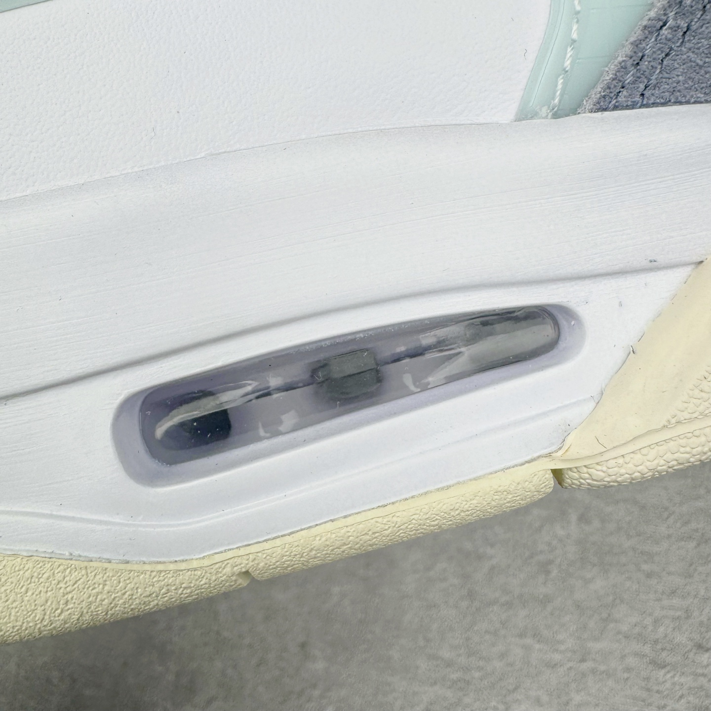 图片[17]-＃KZ纯原 Air Jordan AJ4 RM 重制版低帮复古篮球鞋 灰蓝 FQ7939-101 亲自操刀耗时半年巨作 全套原纸板楦头开发 确保原汁原味 完美呈现版型 一比一鞋头弧度高度鞋身弧度 原厂TPU 正确内里网布 菱角分明不变形无多余毛边 柔软性质感一致于原鞋 原厂织唛标 原厂飞人电绣工艺 尾指中部跳三针 独家绑鞋带手法 印刷中底布 四线拉帮 米色美纹纸贴合固定 进口港宝加持 后跟自然饱满 全鞋荧光划线卡点 追求极致完美 每一双都是工艺品 多重QC质检 超越公司货的品控标准 实实在在的免检产品 采用了低帮的设计 并保留了众多AJ4的经典元素 鞋身以皮革、麂皮材质拼接打造 AJ4经典的TPU材质延伸至后跟 增强鞋款稳定性 而鞋身侧面的网格设计则被取消 尾部的NIKE AIR标志也得到保留 并同时带有飞人logo 中底部分同样搭载了可视AIR气垫 鞋底采用米白色中底和外底呈现 为整个设计收尾 尺码：36 36.5 37.5 38 38.5 39 40 40.5 41 42 42.5 43 44 44.5 45 46 47.5-选品中心