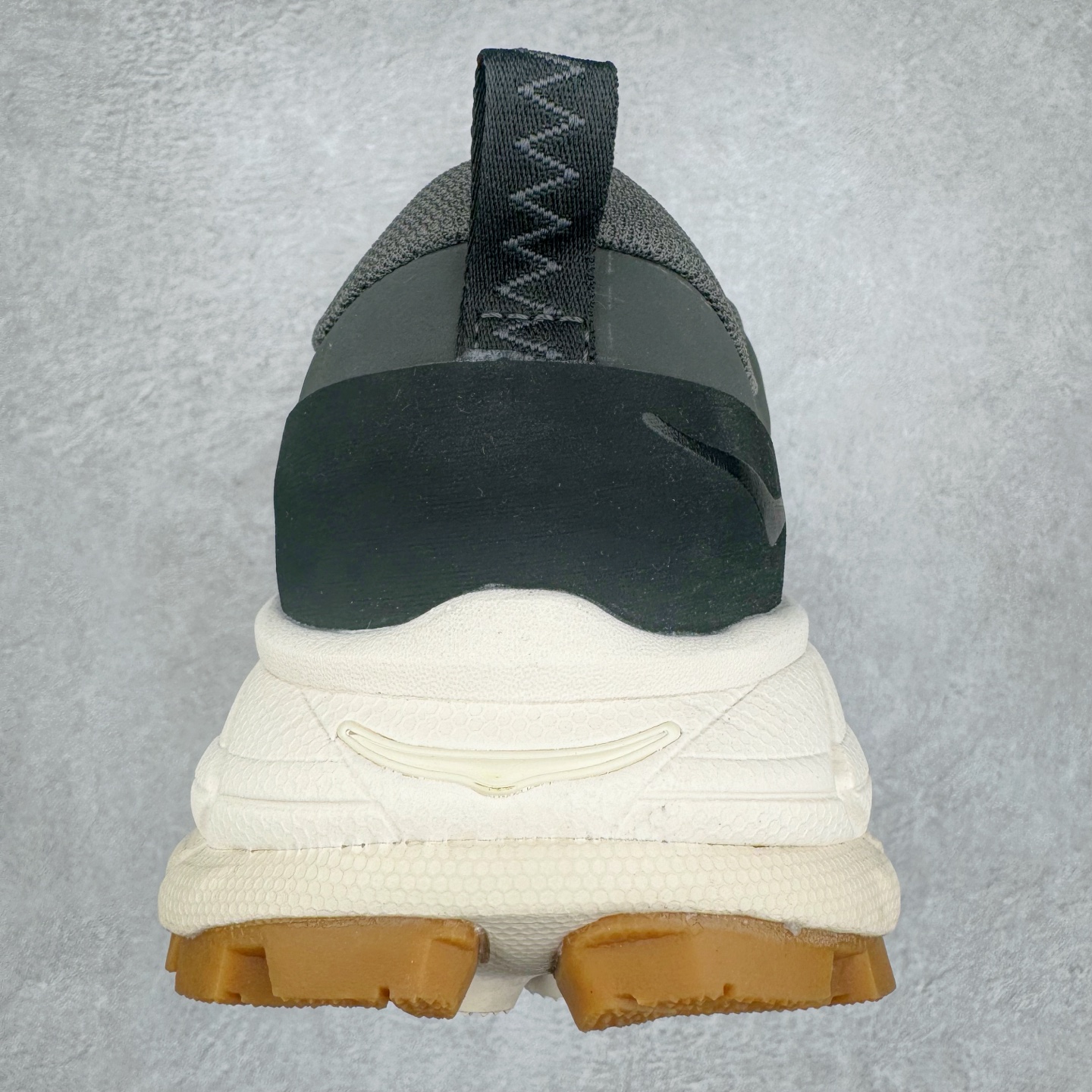 图片[8]-＃纯原 HOKA ONE ONE Tor Uitra Low 托亚潮流户外越野登山功能鞋 鞋款利用机能、户外、复古元素将都市型格与户外机能无缝结合 既能自由穿梭于城市的钢筋水泥之间 也能轻松演绎山系潮流搭配 全粒面皮革结合模压鞋口 提升持久耐穿度 直至鞋头的鞋带设计 舒适灵活的调节 搭配鞋头处HOKA ONE ONE飞翼纹饰 营造了个性十足的张扬气场 Tor Ultra 配备 Vibram® 鞋底与 EVA 和RMAT® 中底 给穿著者最佳的抓地力及舒适性 另外中底的金属摇杆可稳定脚部行程 当走过崎岖山路时依然让脚部得到平稳的感觉 而整对鞋以皮革和耐用尼龙布材打造 与坚固的鞋底相结合 可以牢固地支撑脚部和脚踝 另外外层搭载的Event技术 保持鞋履防水以及鞋内透气作用 尺码：36 36.5 37.5 38 38.5 39 40 40.5 41 42 42.5 43 44 44.5 45-选品中心