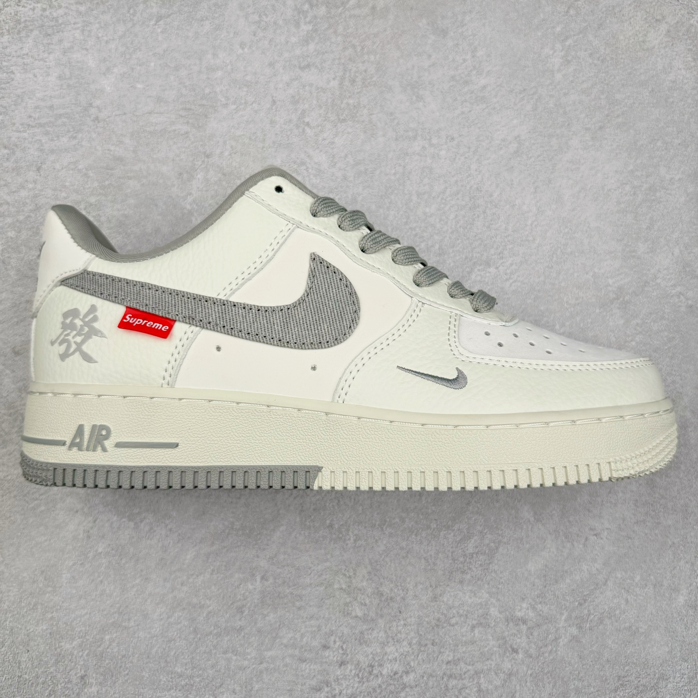 NK Air Force 1´07 Low 空军一号低帮百搭休闲运动板鞋 CH6336-522 柔软、弹性十足的缓震性能和出色的中底设计 横跨复古与现代的外型结合 造就出风靡全球 三十多年的Force 1 直到今天还深受青睐 尺码：36 36.5 37.5 38 38.5 39 40 40.5 41 42 42.5 43 44 44.5 45-选品中心