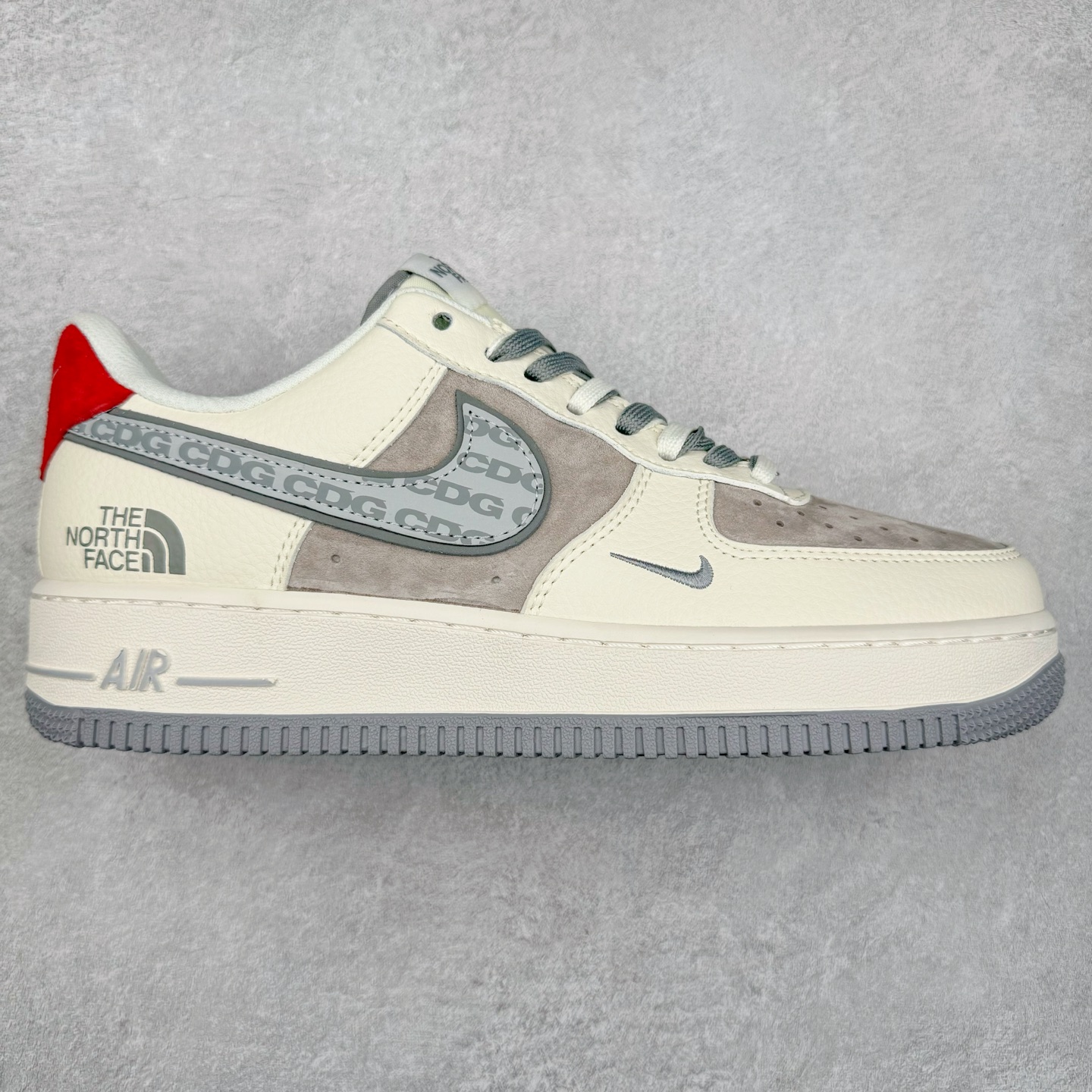 NK Air Force 1´07 Low 空军一号低帮百搭休闲运动板鞋 DM6688-049 柔软、弹性十足的缓震性能和出色的中底设计 横跨复古与现代的外型结合 造就出风靡全球 三十多年的Force 1 直到今天还深受青睐 尺码：36 36.5 37.5 38 38.5 39 40 40.5 41 42 42.5 43 44 44.5 45-选品中心