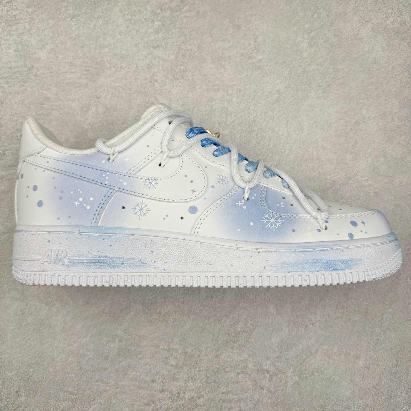 NK Air Force 1´07 Low 空军一号低帮百搭休闲运动板鞋 ZH0316-057 柔软、弹性十足的缓震性能和出色的中底设计 横跨复古与现代的外型结合 造就出风靡全球 三十多年的Force 1 直到今天还深受青睐 尺码:36 36.5 37.5 38 38.5 39 40 40.5 41 42 42.5 43 44 44.5 45-选品中心