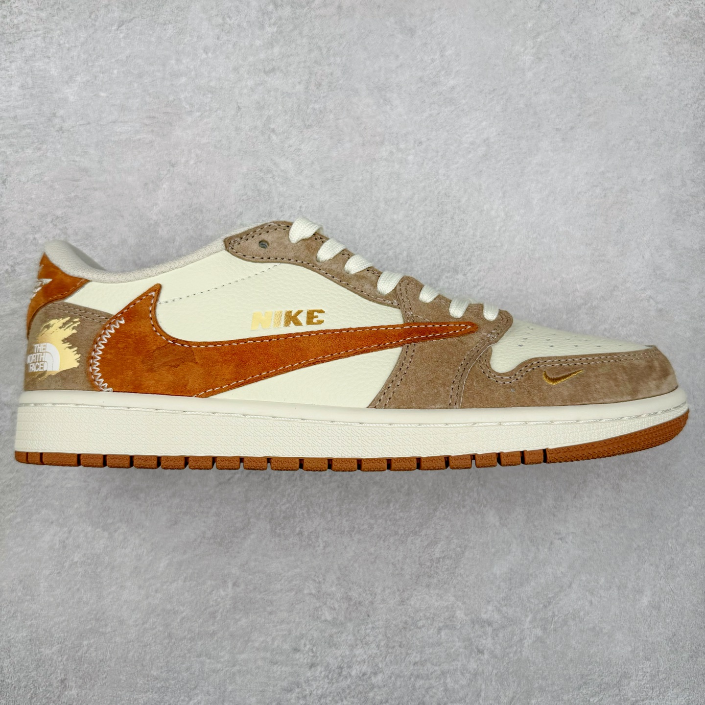 TS x Air Jordan AJ1 Low 倒钩低帮联名定制配色 DM7866-040 原厂内置气垫魔块 A模大底 头层小牛皮 鞋舌AJ原厂专用牛津布+AJ专用反口珍珠布+原厂无杂质高弹内里海棉+特殊封边弹力鞋带 尺码：36 36.5 37.5 38 38.5 39 40 40.5 41 42 42.5 43 44 44.5 45 46 47.5-选品中心