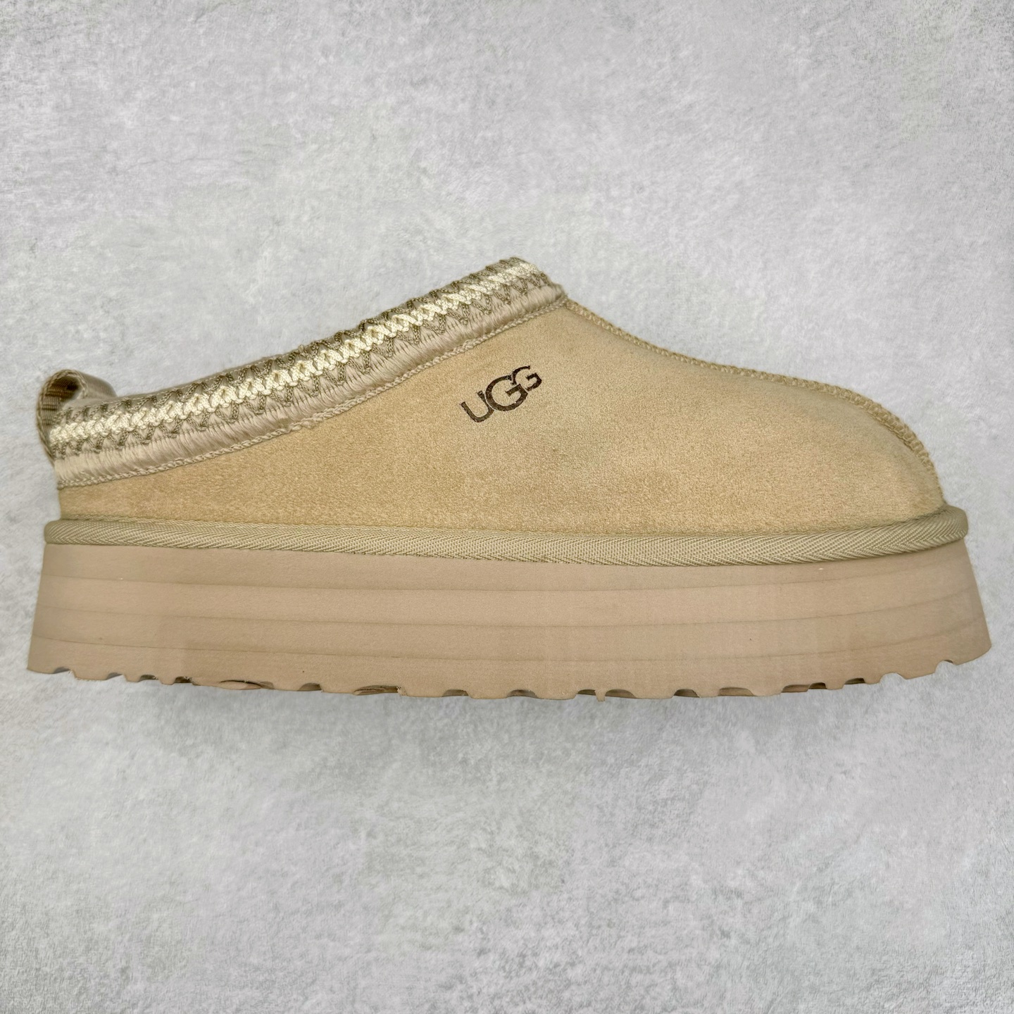 图片[7]-＃福利特价 UGG 6109 秋冬经典户外雪地靴 官方同步包装 检验标 材料采用原厂防污防水皮料 羊毛皮一体 防滑耐磨轻翼大底 保暖性能十足 严寒季节 必属佳品 尺码：35 36 37 38 39 40-选品中心