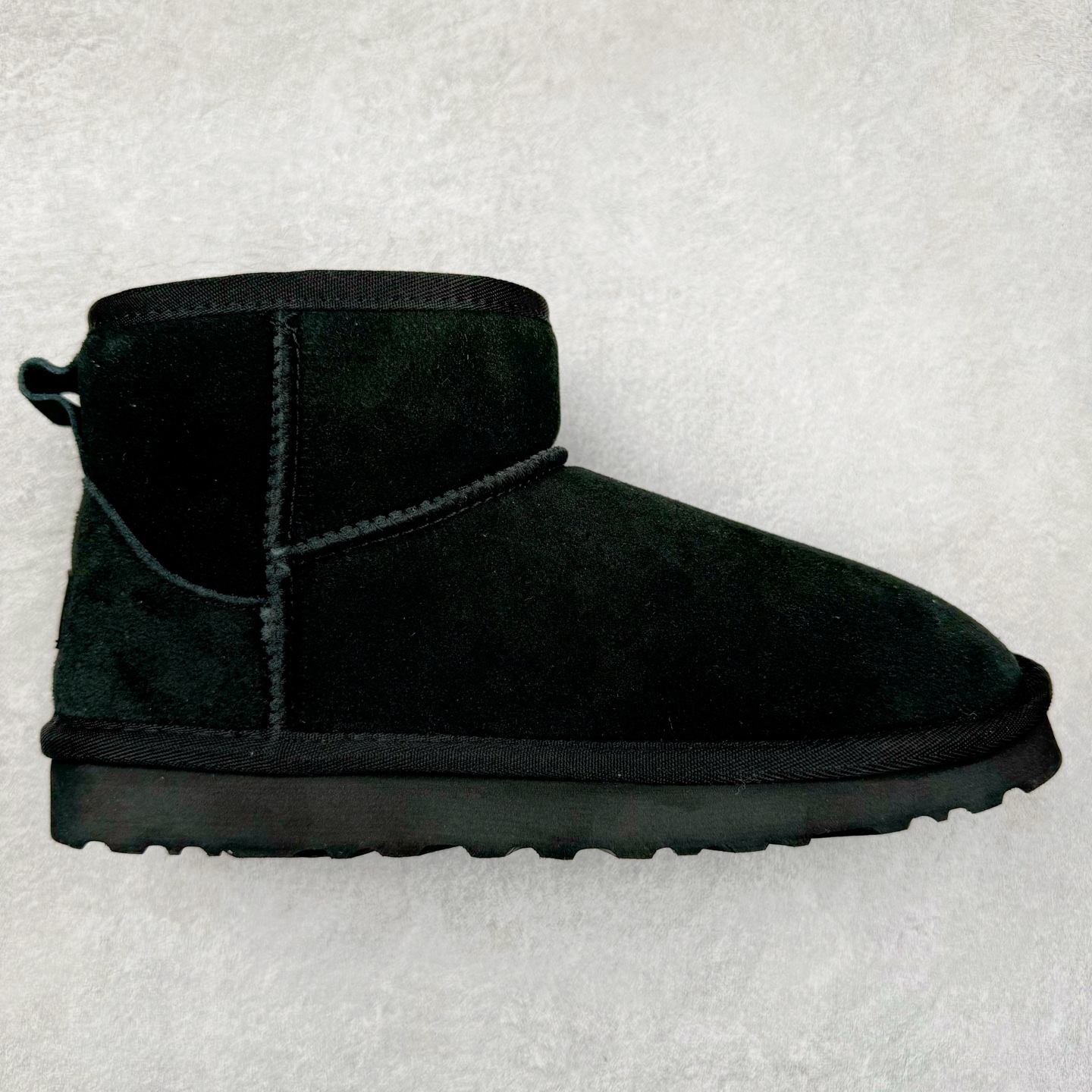 图片[2]-＃福利特价 UGG 6109 秋冬经典户外雪地靴 官方同步包装 检验标 材料采用原厂防污防水皮料 羊毛皮一体 防滑耐磨轻翼大底 保暖性能十足 严寒季节 必属佳品 尺码：35 36 37 38 39 40-选品中心