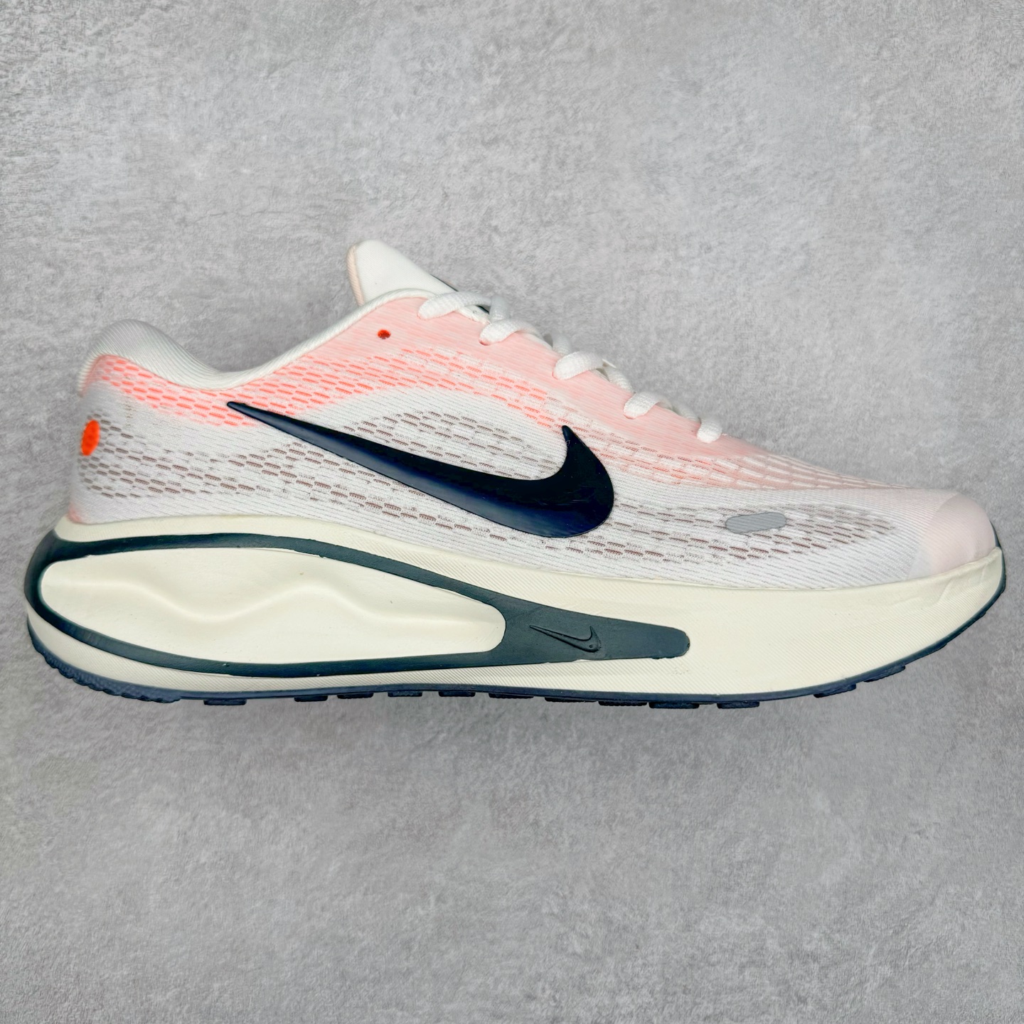 图片[2]-＃纯原福利 NK Journey Run 旅程慢跑系列低帮轻质缓震休闲运动公路跑步鞋 采用科技织法轻盈织物合成鞋面材质 搭载柔软厚实ComfiRide 泡绵缓震组合外置防滑耐磨橡胶底片 穿上 Journey Run 公路跑步鞋 尽情畅跑 享受每一步的风景 搭载柔软厚实的 ComfiRide 泡绵缓震配置 助你征服充满挑战的路面 大步流星 微笑前行 该鞋款舒适非凡 让你爱不释脚 尺码：35.5 36 36.5 37.5 38 38.5 39 40 40.5 41 42 42.5 43 44 44.5 45-选品中心