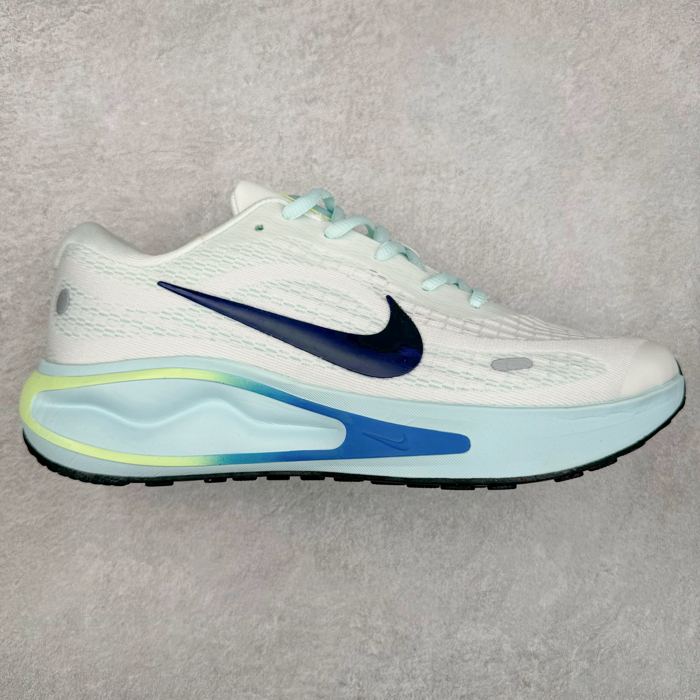 图片[8]-＃纯原福利 NK Journey Run 旅程慢跑系列低帮轻质缓震休闲运动公路跑步鞋 采用科技织法轻盈织物合成鞋面材质 搭载柔软厚实ComfiRide 泡绵缓震组合外置防滑耐磨橡胶底片 穿上 Journey Run 公路跑步鞋 尽情畅跑 享受每一步的风景 搭载柔软厚实的 ComfiRide 泡绵缓震配置 助你征服充满挑战的路面 大步流星 微笑前行 该鞋款舒适非凡 让你爱不释脚 尺码：35.5 36 36.5 37.5 38 38.5 39 40 40.5 41 42 42.5 43 44 44.5 45-选品中心