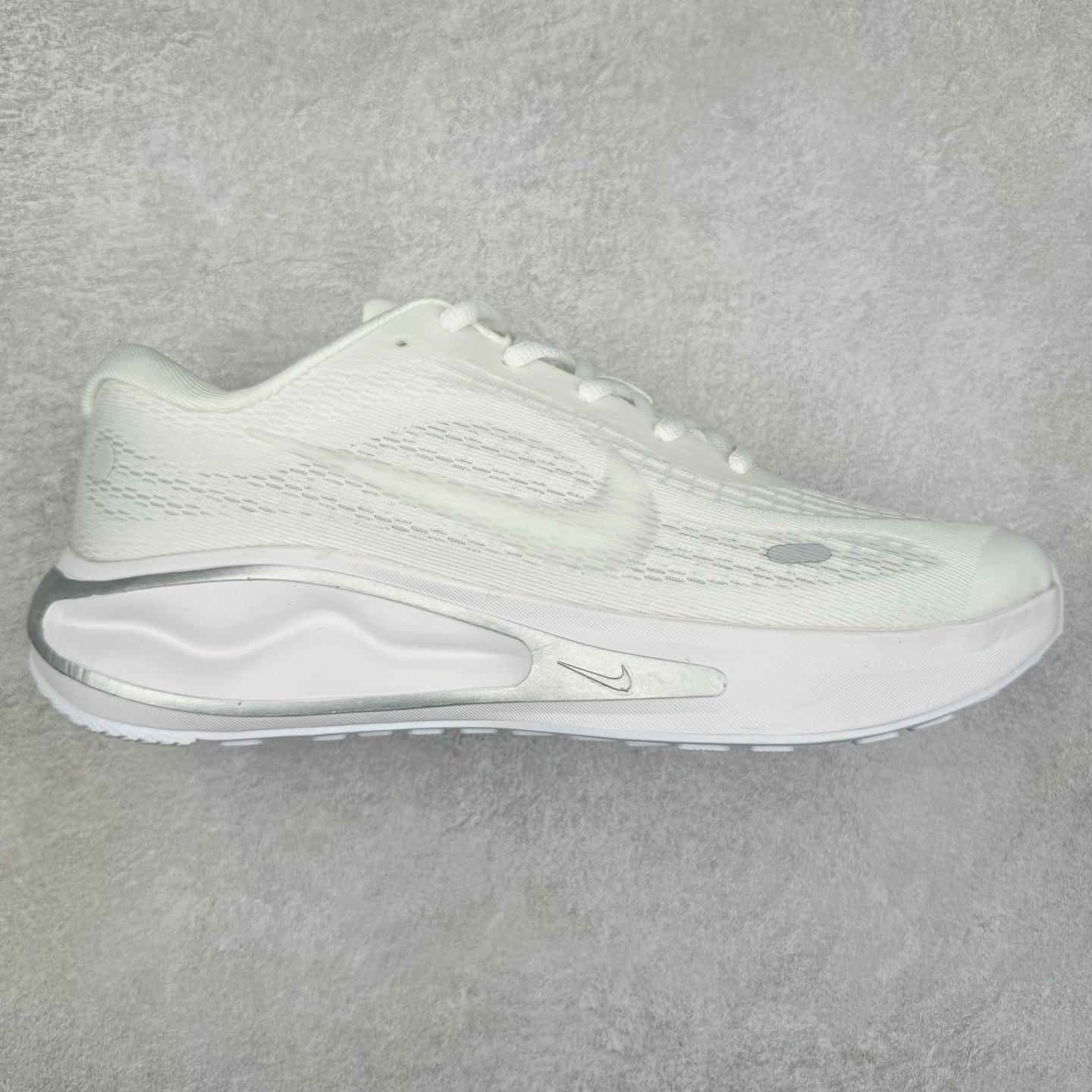 图片[7]-＃纯原福利 NK Journey Run 旅程慢跑系列低帮轻质缓震休闲运动公路跑步鞋 采用科技织法轻盈织物合成鞋面材质 搭载柔软厚实ComfiRide 泡绵缓震组合外置防滑耐磨橡胶底片 穿上 Journey Run 公路跑步鞋 尽情畅跑 享受每一步的风景 搭载柔软厚实的 ComfiRide 泡绵缓震配置 助你征服充满挑战的路面 大步流星 微笑前行 该鞋款舒适非凡 让你爱不释脚 尺码：35.5 36 36.5 37.5 38 38.5 39 40 40.5 41 42 42.5 43 44 44.5 45-选品中心