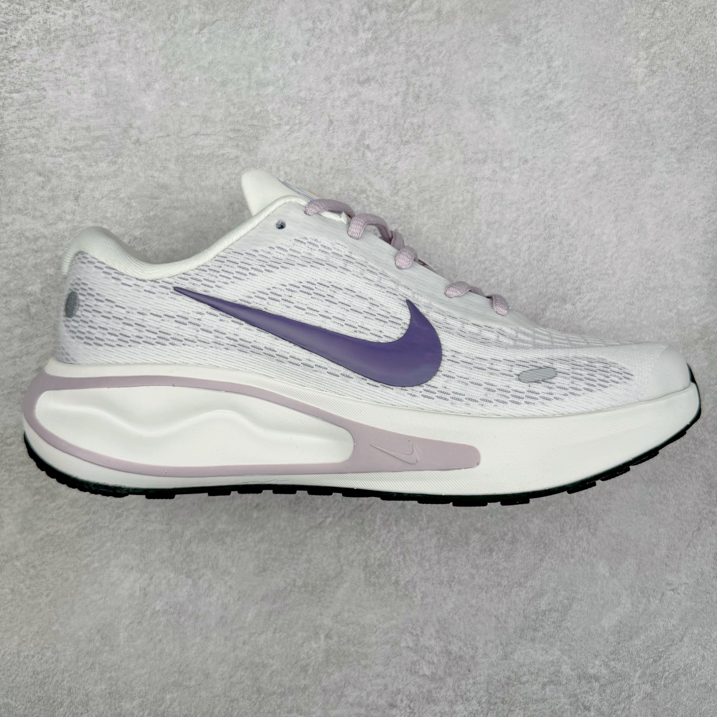 图片[6]-＃纯原福利 NK Journey Run 旅程慢跑系列低帮轻质缓震休闲运动公路跑步鞋 采用科技织法轻盈织物合成鞋面材质 搭载柔软厚实ComfiRide 泡绵缓震组合外置防滑耐磨橡胶底片 穿上 Journey Run 公路跑步鞋 尽情畅跑 享受每一步的风景 搭载柔软厚实的 ComfiRide 泡绵缓震配置 助你征服充满挑战的路面 大步流星 微笑前行 该鞋款舒适非凡 让你爱不释脚 尺码：35.5 36 36.5 37.5 38 38.5 39 40 40.5 41 42 42.5 43 44 44.5 45-选品中心