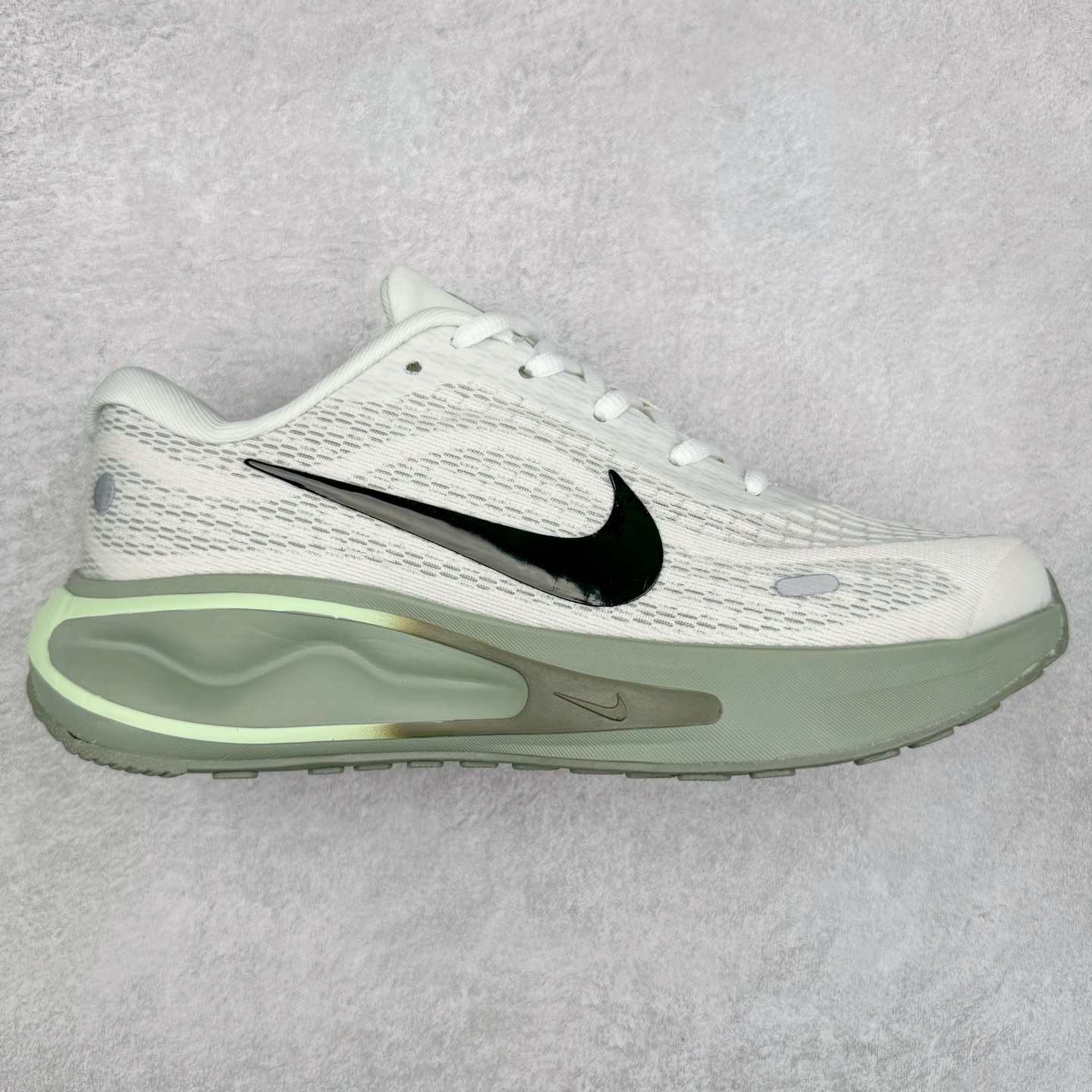 ＃纯原福利 NK Journey Run 旅程慢跑系列低帮轻质缓震休闲运动公路跑步鞋 采用科技织法轻盈织物合成鞋面材质 搭载柔软厚实ComfiRide 泡绵缓震组合外置防滑耐磨橡胶底片 穿上 Journey Run 公路跑步鞋 尽情畅跑 享受每一步的风景 搭载柔软厚实的 ComfiRide 泡绵缓震配置 助你征服充满挑战的路面 大步流星 微笑前行 该鞋款舒适非凡 让你爱不释脚 尺码：35.5 36 36.5 37.5 38 38.5 39 40 40.5 41 42 42.5 43 44 44.5 45-选品中心