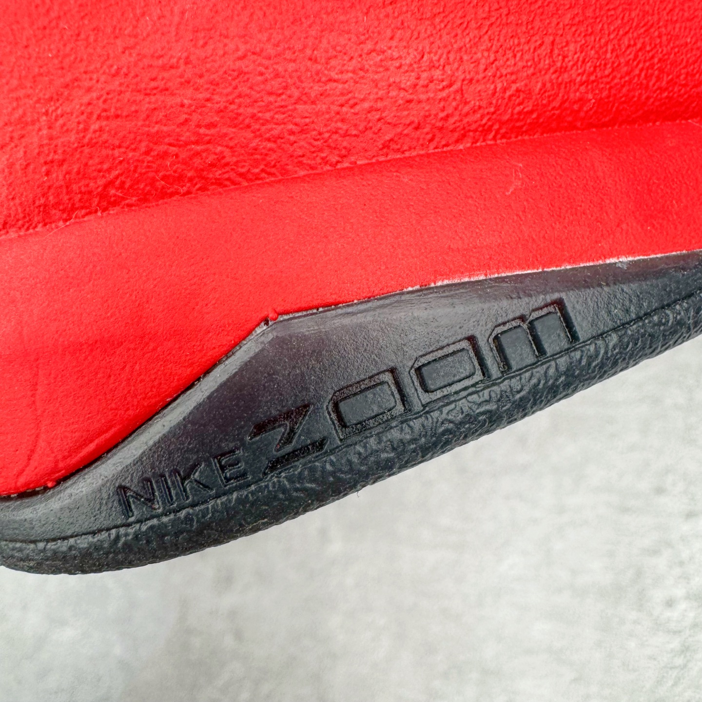 图片[20]-＃灭世/Max NK Kobe 5 Protro\\\”Year of the Mamba\\\” 科比五代 蛇年 大红 HF5182-600 灭世海外球员版 搭载最高工艺标准 版型 外观 细节 用料 不同于市场主流货品 拒绝杀猪套牌纯原套路 欢迎对比品鉴 外观升级点：鞋头冲孔 后跟海绵填充 飞线质感 碳板纹理 纸板对位 悉数升级对标ZP 用料升级点：前掌气垫➕后掌马蹄zoom（增配）澎湃脚感 完美解决正品后掌泡棉衰减问题 版型尺码升级：海外球员版 前掌包裹提升 尺码增加US13 47.5码 适配 职业球员 灭世纯原海外球员版『质 价 比』拉满 拳打杀猪纯原 脚踢一眼假通货 高端外贸渠道口碑爆炸 尺码：39 40 40.5 41 42 42.5 43 44 44.5 45 46 47.5-选品中心