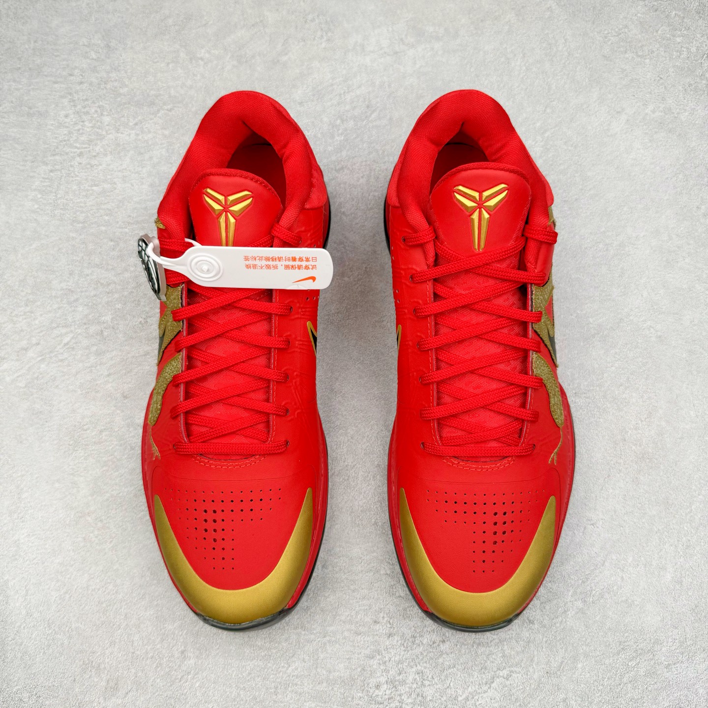 图片[2]-＃灭世/Max NK Kobe 5 Protro\\\”Year of the Mamba\\\” 科比五代 蛇年 大红 HF5182-600 灭世海外球员版 搭载最高工艺标准 版型 外观 细节 用料 不同于市场主流货品 拒绝杀猪套牌纯原套路 欢迎对比品鉴 外观升级点：鞋头冲孔 后跟海绵填充 飞线质感 碳板纹理 纸板对位 悉数升级对标ZP 用料升级点：前掌气垫➕后掌马蹄zoom（增配）澎湃脚感 完美解决正品后掌泡棉衰减问题 版型尺码升级：海外球员版 前掌包裹提升 尺码增加US13 47.5码 适配 职业球员 灭世纯原海外球员版『质 价 比』拉满 拳打杀猪纯原 脚踢一眼假通货 高端外贸渠道口碑爆炸 尺码：39 40 40.5 41 42 42.5 43 44 44.5 45 46 47.5-选品中心