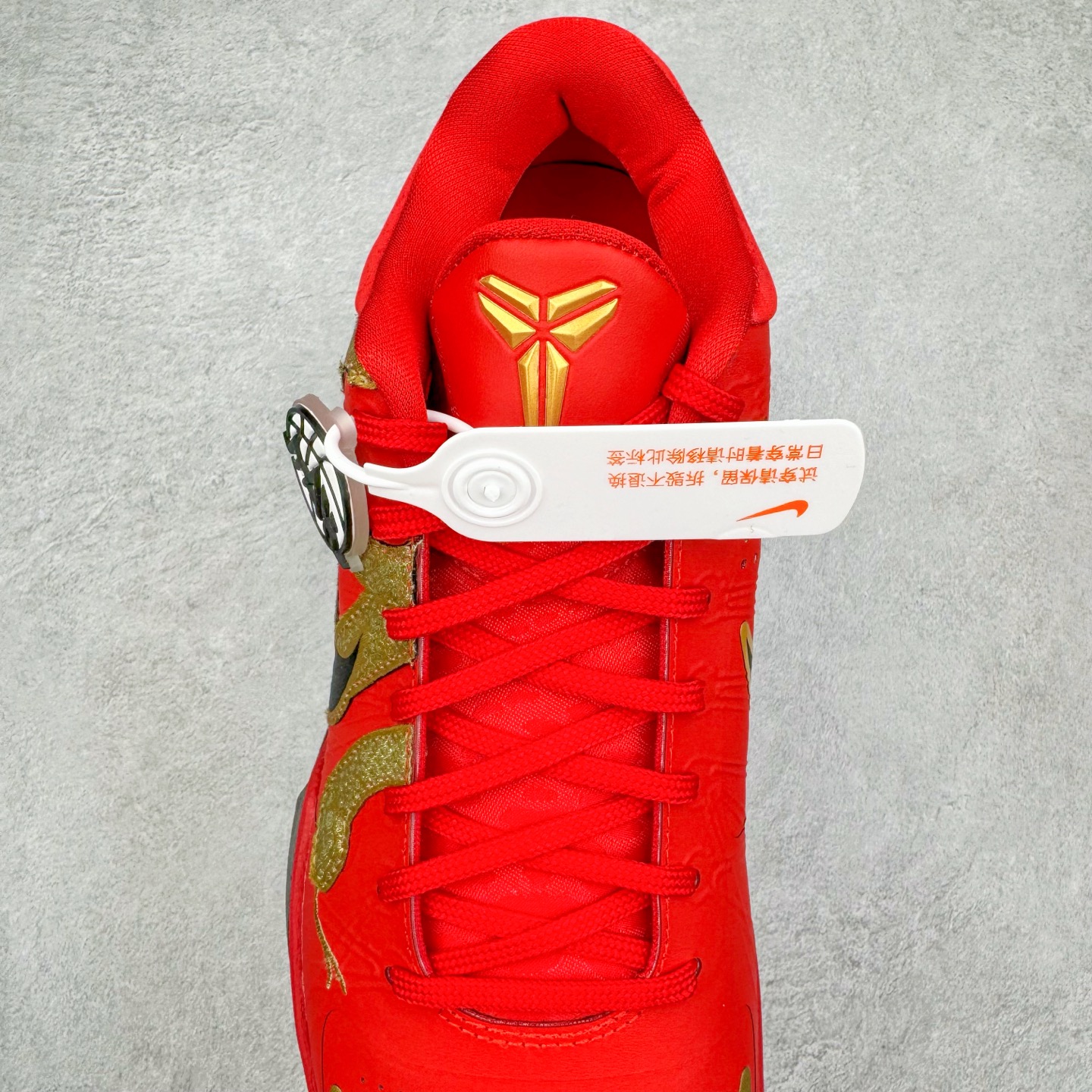 图片[5]-＃灭世/Max NK Kobe 5 Protro\\\”Year of the Mamba\\\” 科比五代 蛇年 大红 HF5182-600 灭世海外球员版 搭载最高工艺标准 版型 外观 细节 用料 不同于市场主流货品 拒绝杀猪套牌纯原套路 欢迎对比品鉴 外观升级点：鞋头冲孔 后跟海绵填充 飞线质感 碳板纹理 纸板对位 悉数升级对标ZP 用料升级点：前掌气垫➕后掌马蹄zoom（增配）澎湃脚感 完美解决正品后掌泡棉衰减问题 版型尺码升级：海外球员版 前掌包裹提升 尺码增加US13 47.5码 适配 职业球员 灭世纯原海外球员版『质 价 比』拉满 拳打杀猪纯原 脚踢一眼假通货 高端外贸渠道口碑爆炸 尺码：39 40 40.5 41 42 42.5 43 44 44.5 45 46 47.5-选品中心