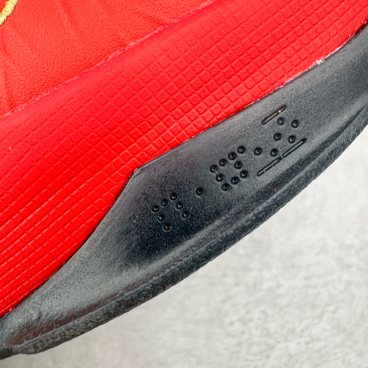 图片[16]-＃灭世/Max NK Kobe 5 Protro\\\”Year of the Mamba\\\” 科比五代 蛇年 大红 HF5182-600 灭世海外球员版 搭载最高工艺标准 版型 外观 细节 用料 不同于市场主流货品 拒绝杀猪套牌纯原套路 欢迎对比品鉴 外观升级点：鞋头冲孔 后跟海绵填充 飞线质感 碳板纹理 纸板对位 悉数升级对标ZP 用料升级点：前掌气垫➕后掌马蹄zoom（增配）澎湃脚感 完美解决正品后掌泡棉衰减问题 版型尺码升级：海外球员版 前掌包裹提升 尺码增加US13 47.5码 适配 职业球员 灭世纯原海外球员版『质 价 比』拉满 拳打杀猪纯原 脚踢一眼假通货 高端外贸渠道口碑爆炸 尺码：39 40 40.5 41 42 42.5 43 44 44.5 45 46 47.5-选品中心