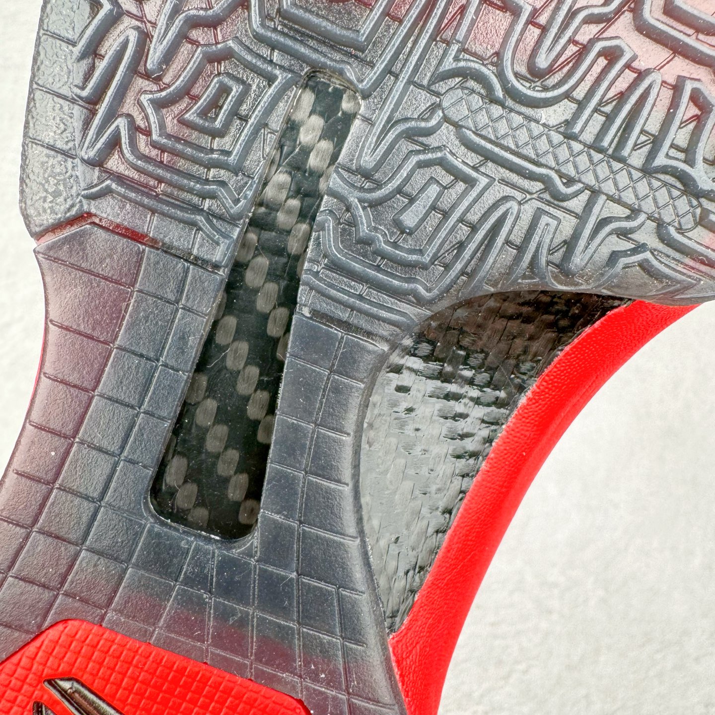 图片[22]-＃灭世/Max NK Kobe 5 Protro\\\”Year of the Mamba\\\” 科比五代 蛇年 大红 HF5182-600 灭世海外球员版 搭载最高工艺标准 版型 外观 细节 用料 不同于市场主流货品 拒绝杀猪套牌纯原套路 欢迎对比品鉴 外观升级点：鞋头冲孔 后跟海绵填充 飞线质感 碳板纹理 纸板对位 悉数升级对标ZP 用料升级点：前掌气垫➕后掌马蹄zoom（增配）澎湃脚感 完美解决正品后掌泡棉衰减问题 版型尺码升级：海外球员版 前掌包裹提升 尺码增加US13 47.5码 适配 职业球员 灭世纯原海外球员版『质 价 比』拉满 拳打杀猪纯原 脚踢一眼假通货 高端外贸渠道口碑爆炸 尺码：39 40 40.5 41 42 42.5 43 44 44.5 45 46 47.5-选品中心