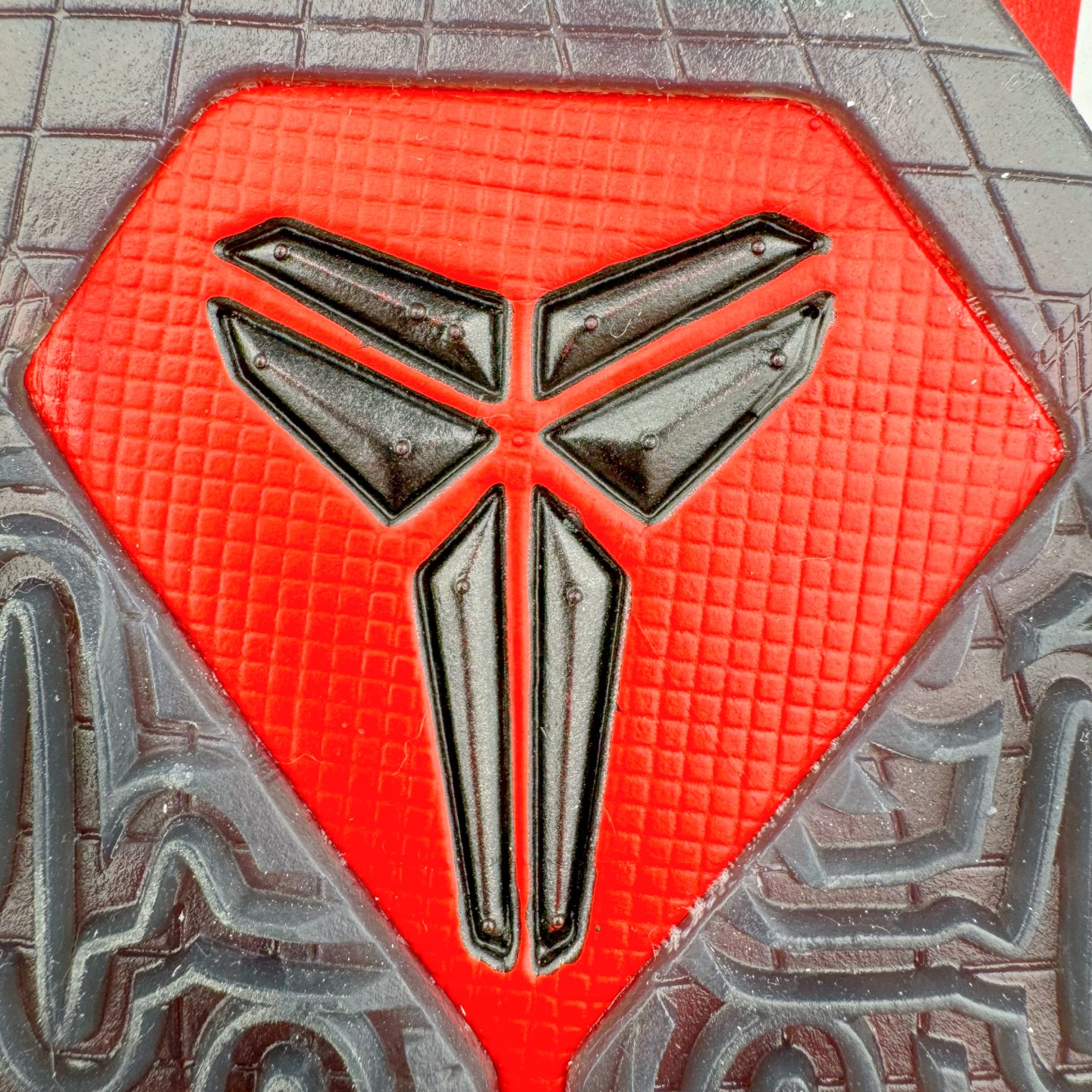 图片[23]-＃灭世/Max NK Kobe 5 Protro\\\”Year of the Mamba\\\” 科比五代 蛇年 大红 HF5182-600 灭世海外球员版 搭载最高工艺标准 版型 外观 细节 用料 不同于市场主流货品 拒绝杀猪套牌纯原套路 欢迎对比品鉴 外观升级点：鞋头冲孔 后跟海绵填充 飞线质感 碳板纹理 纸板对位 悉数升级对标ZP 用料升级点：前掌气垫➕后掌马蹄zoom（增配）澎湃脚感 完美解决正品后掌泡棉衰减问题 版型尺码升级：海外球员版 前掌包裹提升 尺码增加US13 47.5码 适配 职业球员 灭世纯原海外球员版『质 价 比』拉满 拳打杀猪纯原 脚踢一眼假通货 高端外贸渠道口碑爆炸 尺码：39 40 40.5 41 42 42.5 43 44 44.5 45 46 47.5-选品中心