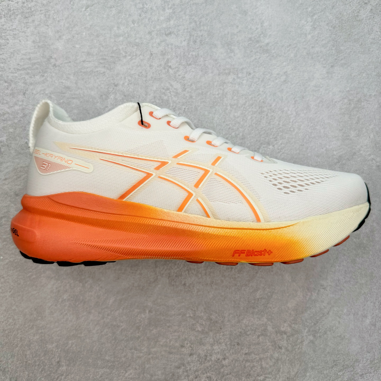 图片[3]-Asics Gel-Kayano 31 亚瑟士卡亚诺31代低帮专业有氧超轻量休闲运动全能慢跑鞋全球知名运动品牌ASICS正式推出新款GEL-KAYANO 31跑鞋，旨在通过全新稳定结构以提升产品可适性，满足跑者的足部稳定需求，让每一位跑者从起跑到结束都能够感受到焕然一新的稳定性与舒适性，从而帮助更多人找到身心平衡，获得自在舒适的健康生活方式。秉持着ASICS亚瑟士的设计哲学，全新一代GEL-KAYANO 31应运而生。为进一步升级产品的稳定性，GEL-KAYANO 31采用了全新4D引导系统，通过内侧稳定装置提升可适性，满足足部稳定需求，帮助足弓迅速返回到平衡位置。作为基于生物力学研究打造的全新稳定结构，4D引导系统不仅提升了跑鞋对双脚的支撑性，它还将人体不同的运动状态纳入设计考量，帮助跑者在多种跑动强度下获得充足的稳定性和理想的舒适度。尺码：36 37 37.5 38 39.5 40 40.5 41.5 42 42.5 43.5 44 44.5 45-选品中心