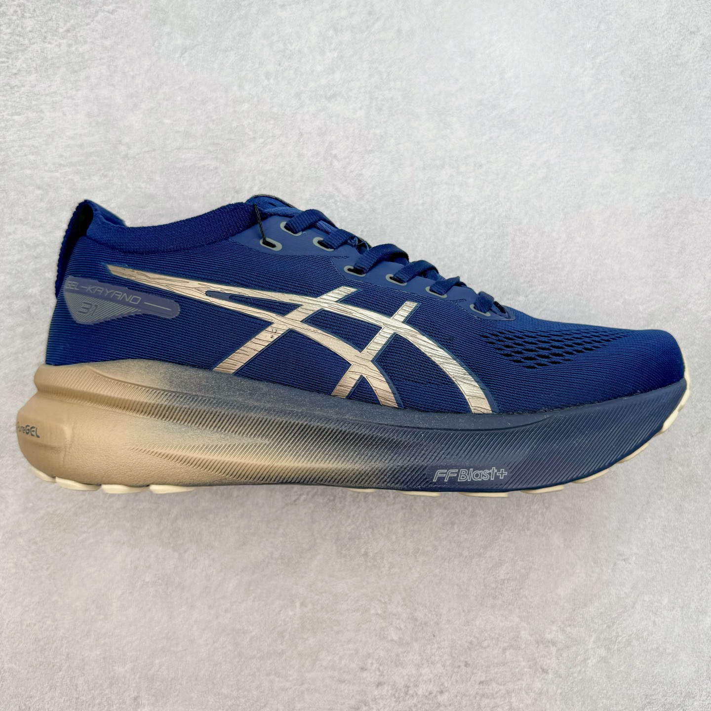 图片[5]-Asics Gel-Kayano 31 亚瑟士卡亚诺31代低帮专业有氧超轻量休闲运动全能慢跑鞋全球知名运动品牌ASICS正式推出新款GEL-KAYANO 31跑鞋，旨在通过全新稳定结构以提升产品可适性，满足跑者的足部稳定需求，让每一位跑者从起跑到结束都能够感受到焕然一新的稳定性与舒适性，从而帮助更多人找到身心平衡，获得自在舒适的健康生活方式。秉持着ASICS亚瑟士的设计哲学，全新一代GEL-KAYANO 31应运而生。为进一步升级产品的稳定性，GEL-KAYANO 31采用了全新4D引导系统，通过内侧稳定装置提升可适性，满足足部稳定需求，帮助足弓迅速返回到平衡位置。作为基于生物力学研究打造的全新稳定结构，4D引导系统不仅提升了跑鞋对双脚的支撑性，它还将人体不同的运动状态纳入设计考量，帮助跑者在多种跑动强度下获得充足的稳定性和理想的舒适度。尺码：36 37 37.5 38 39.5 40 40.5 41.5 42 42.5 43.5 44 44.5 45-选品中心