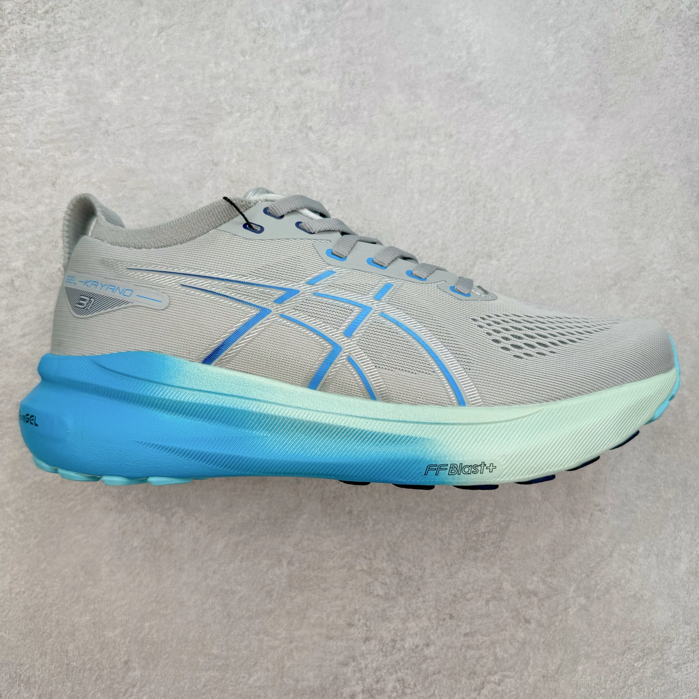 图片[4]-Asics Gel-Kayano 31 亚瑟士卡亚诺31代低帮专业有氧超轻量休闲运动全能慢跑鞋全球知名运动品牌ASICS正式推出新款GEL-KAYANO 31跑鞋，旨在通过全新稳定结构以提升产品可适性，满足跑者的足部稳定需求，让每一位跑者从起跑到结束都能够感受到焕然一新的稳定性与舒适性，从而帮助更多人找到身心平衡，获得自在舒适的健康生活方式。秉持着ASICS亚瑟士的设计哲学，全新一代GEL-KAYANO 31应运而生。为进一步升级产品的稳定性，GEL-KAYANO 31采用了全新4D引导系统，通过内侧稳定装置提升可适性，满足足部稳定需求，帮助足弓迅速返回到平衡位置。作为基于生物力学研究打造的全新稳定结构，4D引导系统不仅提升了跑鞋对双脚的支撑性，它还将人体不同的运动状态纳入设计考量，帮助跑者在多种跑动强度下获得充足的稳定性和理想的舒适度。尺码：36 37 37.5 38 39.5 40 40.5 41.5 42 42.5 43.5 44 44.5 45-选品中心