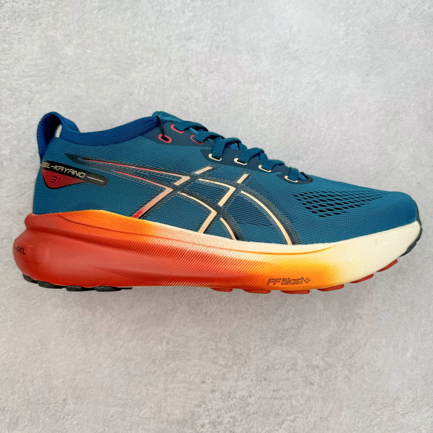 Asics Gel-Kayano 31 亚瑟士卡亚诺31代低帮专业有氧超轻量休闲运动全能慢跑鞋全球知名运动品牌ASICS正式推出新款GEL-KAYANO 31跑鞋，旨在通过全新稳定结构以提升产品可适性，满足跑者的足部稳定需求，让每一位跑者从起跑到结束都能够感受到焕然一新的稳定性与舒适性，从而帮助更多人找到身心平衡，获得自在舒适的健康生活方式。秉持着ASICS亚瑟士的设计哲学，全新一代GEL-KAYANO 31应运而生。为进一步升级产品的稳定性，GEL-KAYANO 31采用了全新4D引导系统，通过内侧稳定装置提升可适性，满足足部稳定需求，帮助足弓迅速返回到平衡位置。作为基于生物力学研究打造的全新稳定结构，4D引导系统不仅提升了跑鞋对双脚的支撑性，它还将人体不同的运动状态纳入设计考量，帮助跑者在多种跑动强度下获得充足的稳定性和理想的舒适度。尺码：36 37 37.5 38 39.5 40 40.5 41.5 42 42.5 43.5 44 44.5 45-选品中心