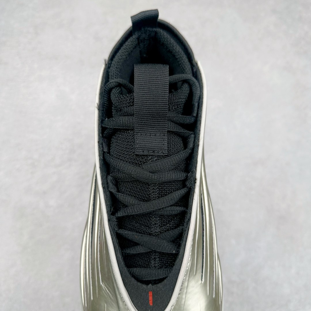 图片[5]-AD Harden Vol. 9 哈登九代签名篮球鞋 JH6488 以来极具未来感与复古风格的简洁设计语言，贯彻了 James Harden 本人在球场内外秉持的「Under No One」的态度与个性。鞋形轮廓采用了流线型设计，且没有多余的线条或元素，营造出一种极具速度感的视觉印象；鞋侧的三条纹在这次则是以野兽抓痕般的形态呈现，进一步强化了鞋款的战斗氛围的同时，更带来强烈的科幻感与战斗氛围。鞋身两侧的三条纹，不仅传达蕴含战斗气息的视觉美感，亦巧妙融入透气板设计提升穿着体验，在激烈赛况中兼顾轻质舒适与时尚气息；在中底部分则采用全掌 Lightboost 科技结合 Y 型抗扭片，为赛场提供轻量化的脚感与卓越的缓震回弹支持；大底分区纹路与外底上翻设计进一步强化抓地力，无论是在变向、突破还是起跳时都能够提供稳固的支撑，满足复杂赛场需求。除了将实战性能与时尚元素融合，Harden Vol 9 亦帮助提升球员的赛场表现的同时，也在场外传递 James Harden 不断进化，不断提升自我的无畏风格。尺码：41 42 42.5 43 44 44.5 45 46-选品中心