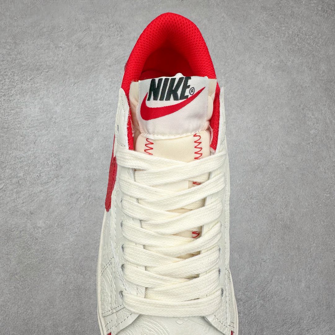 图片[5]-NK Blazer Low \’77 Jumbo 开拓者大钩 DN2158-006 焕新升级经典 Blazer 鞋款 大号 Swoosh 突出新时代更加张扬的潮流感 对经典的又一次改良升级 大号 Swoosh 设计结合宽大鞋带 符合当下潮流意趣 橡胶外底融入凸起人字形底纹增添几分户外感觉 尺码：36 36.5 37.5 38 38.5 39 40 40.5 41 42 42.5 43 44 44.5 45-选品中心