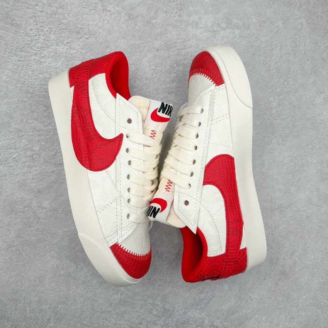 图片[3]-NK Blazer Low \’77 Jumbo 开拓者大钩 DN2158-006 焕新升级经典 Blazer 鞋款 大号 Swoosh 突出新时代更加张扬的潮流感 对经典的又一次改良升级 大号 Swoosh 设计结合宽大鞋带 符合当下潮流意趣 橡胶外底融入凸起人字形底纹增添几分户外感觉 尺码：36 36.5 37.5 38 38.5 39 40 40.5 41 42 42.5 43 44 44.5 45-选品中心