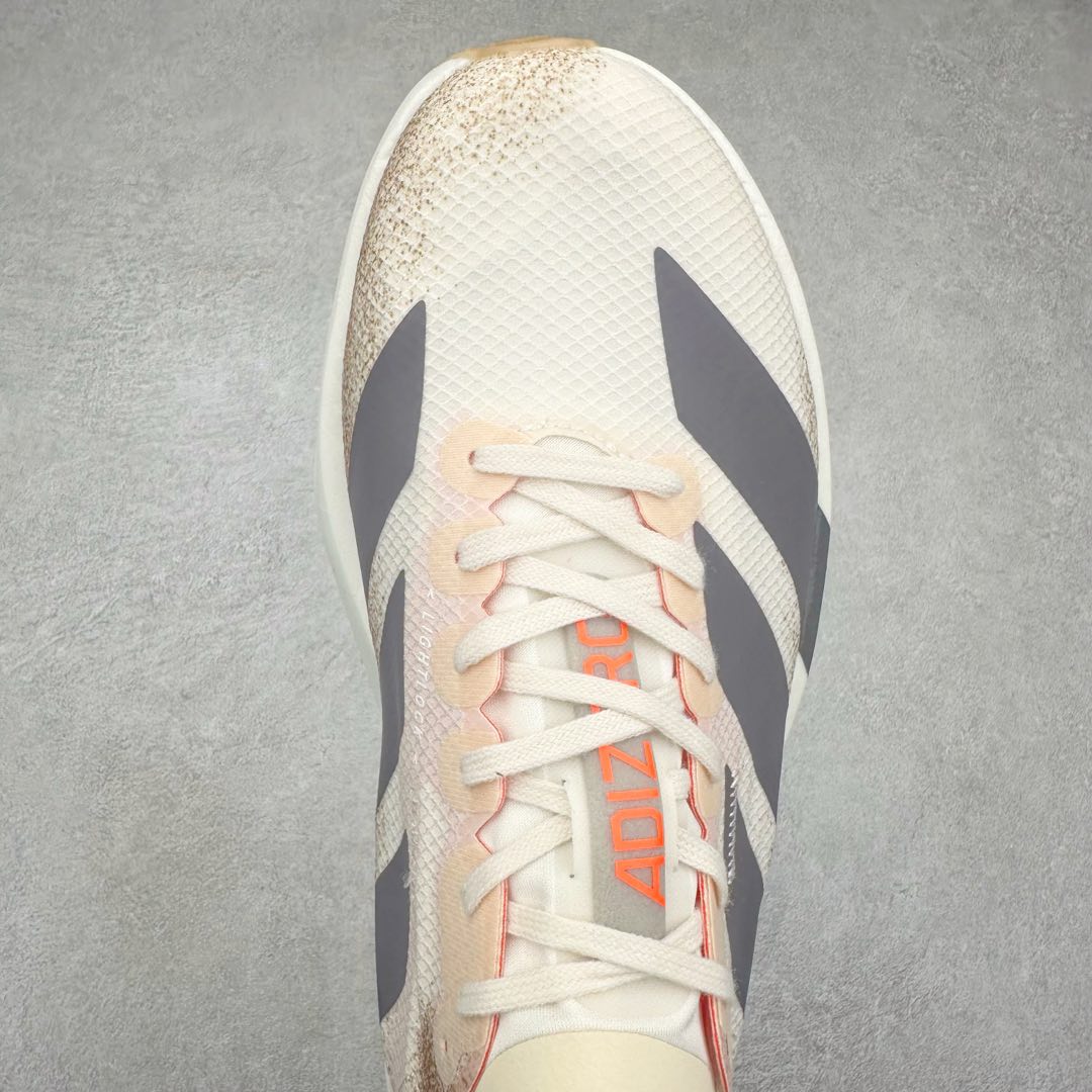 图片[4]-AD Adizero Eva SL M 零度进化版系列低帮轻便透气竞速休闲运动慢跑鞋 JR6357 相信大家对去年 adidas 横空出世的「顶级超跑」adiZero Adios Pro EVO 1 记忆犹新！不仅登顶阿迪史上最轻跑鞋宝座，更在接下来的全球马拉松赛事中，持续书写着惊人成绩，被网友戏称新一代「阿迪神鞋」全网刷屏！极简设计语言与强烈速度感和存在感的鞋侧三线，让人过目不忘，特别种草！其中定位于中长跑训练的 adidas Adizero Evo SL，整体外观造型与 adiZero Adios Pro EVO 1 非常相似。中底配置方面搭载全掌 Lightstrike Pro，鞋面采用透气网面示人，契合日常训练鞋的定位，更加耐用。外底给到了马牌橡胶，及类似上代竞速旗舰 adidas Adizero Adios Pro 3 区域分布。整体看下来无论是外观的鲜明辨识度，还是配置的扎实程度都很顶。尺码：36 36⅔ 37⅓ 38 38⅔ 39⅓ 40 40⅔ 41⅓ 42 42⅔ 43⅓ 44 45-选品中心