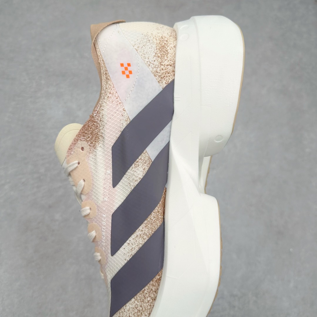 图片[7]-AD Adizero Eva SL M 零度进化版系列低帮轻便透气竞速休闲运动慢跑鞋 JR6357 相信大家对去年 adidas 横空出世的「顶级超跑」adiZero Adios Pro EVO 1 记忆犹新！不仅登顶阿迪史上最轻跑鞋宝座，更在接下来的全球马拉松赛事中，持续书写着惊人成绩，被网友戏称新一代「阿迪神鞋」全网刷屏！极简设计语言与强烈速度感和存在感的鞋侧三线，让人过目不忘，特别种草！其中定位于中长跑训练的 adidas Adizero Evo SL，整体外观造型与 adiZero Adios Pro EVO 1 非常相似。中底配置方面搭载全掌 Lightstrike Pro，鞋面采用透气网面示人，契合日常训练鞋的定位，更加耐用。外底给到了马牌橡胶，及类似上代竞速旗舰 adidas Adizero Adios Pro 3 区域分布。整体看下来无论是外观的鲜明辨识度，还是配置的扎实程度都很顶。尺码：36 36⅔ 37⅓ 38 38⅔ 39⅓ 40 40⅔ 41⅓ 42 42⅔ 43⅓ 44 45-选品中心