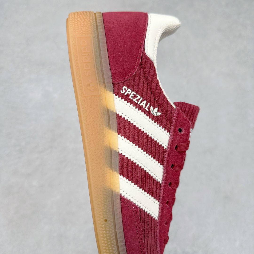 图片[6]-AD Originals Handball SPZL 手球运动员系列百搭休闲运动板鞋 IG1978 这款来自阿迪达斯的这款HANDBALL SPZL前身是一双手球运动鞋，这一次拿来复刻，所以鞋面的主要色彩选用了黑色， 鞋面外侧除了Spezial字母之外还有三叶草标志。Handball SPZL作为复古手球训练鞋与作为室内足球鞋的Samba有着异曲同工之处，但是质感更为出众的鞋身以及丰富的配色选择比起Samba来讲可以说是更胜一筹了！尺码：36 36⅔ 37⅓ 38 38⅔ 39⅓ 40 40⅔ 41⅓ 42 42⅔ 43⅓ 44 45-选品中心
