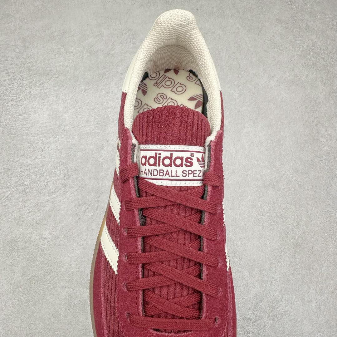 图片[5]-AD Originals Handball SPZL 手球运动员系列百搭休闲运动板鞋 IG1978 这款来自阿迪达斯的这款HANDBALL SPZL前身是一双手球运动鞋，这一次拿来复刻，所以鞋面的主要色彩选用了黑色， 鞋面外侧除了Spezial字母之外还有三叶草标志。Handball SPZL作为复古手球训练鞋与作为室内足球鞋的Samba有着异曲同工之处，但是质感更为出众的鞋身以及丰富的配色选择比起Samba来讲可以说是更胜一筹了！尺码：36 36⅔ 37⅓ 38 38⅔ 39⅓ 40 40⅔ 41⅓ 42 42⅔ 43⅓ 44 45-选品中心