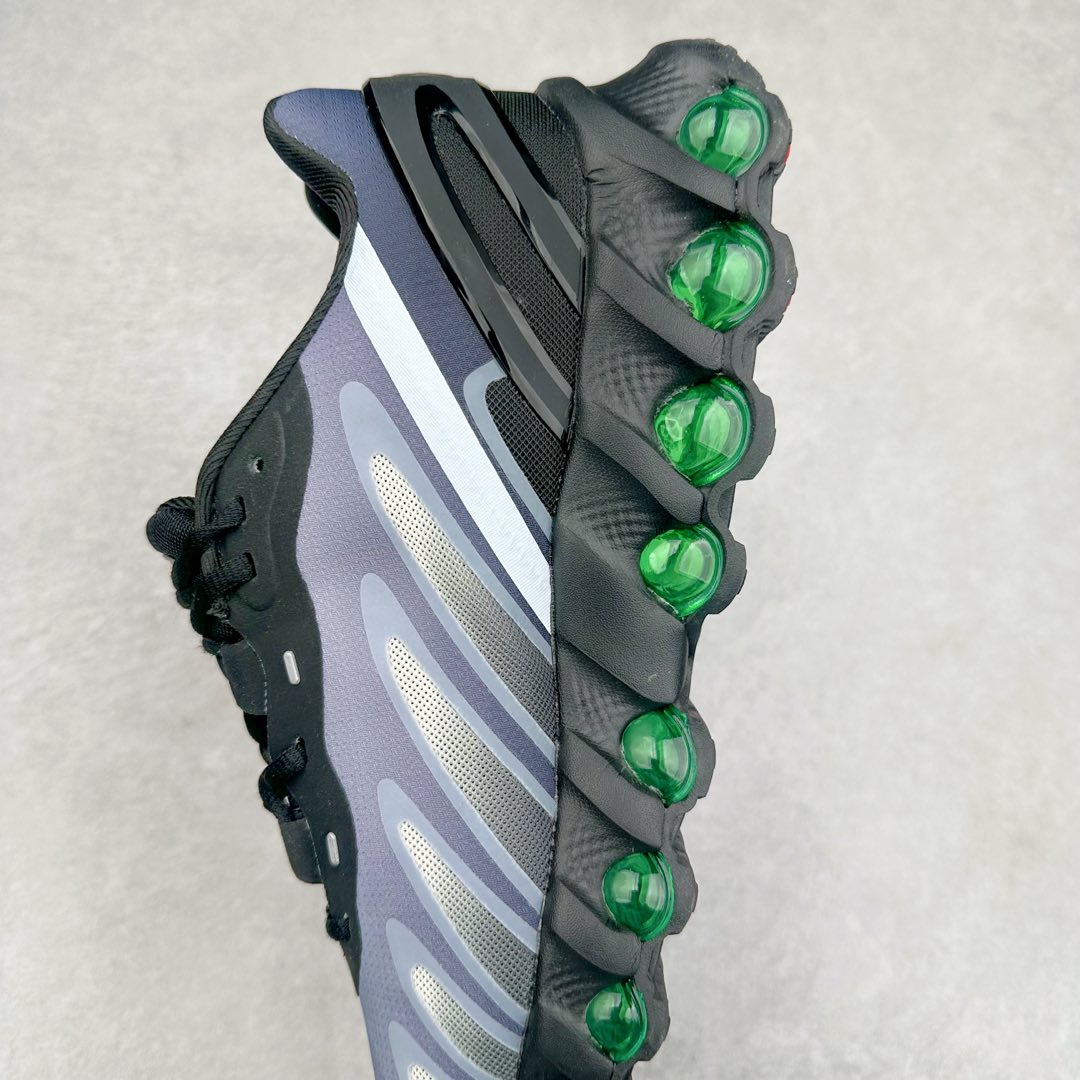 图片[7]-NK Air Max DN8 全掌科技气垫缓震运动跑鞋 FQ7860-003 DN8的核心亮点在于其八腔气垫结构 根据不同部位设定的气压值专为行走设计 提供卓越的舒适感 鞋面的设计让人联想到上世纪90年代末至2000年代初的多款Air Max 中底上系列圆形孔洞引发了热议 不少人将其与竞争品牌的缓震技术进行比较 例如K-SWISS 2010年代初推出的Tubes技 及以多孔鞋底闻名的品牌 尺码：36 36.5 37.5 38 38.5 39 40 40.5 41 42 42.5 43 44 44.5 45-选品中心