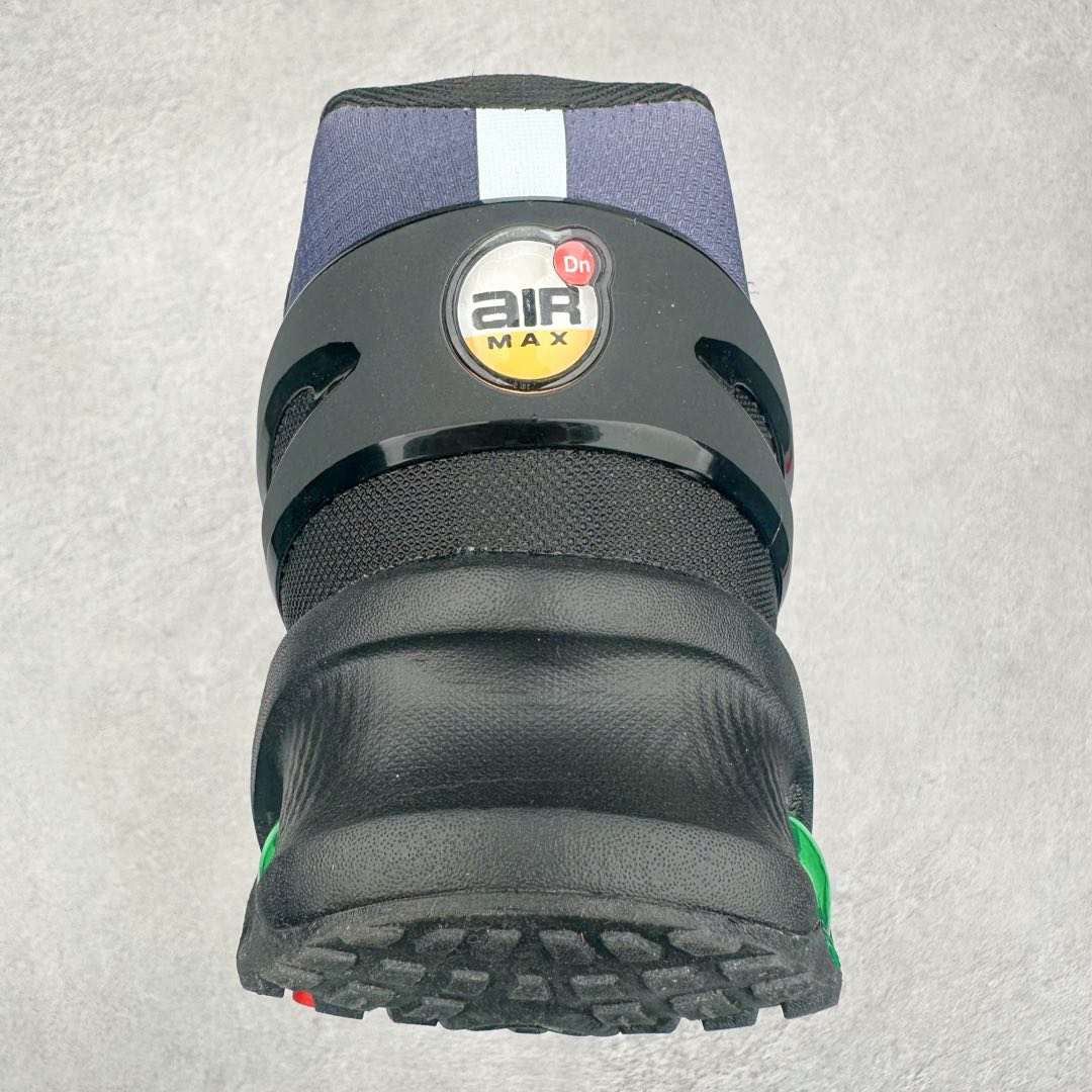 图片[8]-NK Air Max DN8 全掌科技气垫缓震运动跑鞋 FQ7860-003 DN8的核心亮点在于其八腔气垫结构 根据不同部位设定的气压值专为行走设计 提供卓越的舒适感 鞋面的设计让人联想到上世纪90年代末至2000年代初的多款Air Max 中底上系列圆形孔洞引发了热议 不少人将其与竞争品牌的缓震技术进行比较 例如K-SWISS 2010年代初推出的Tubes技 及以多孔鞋底闻名的品牌 尺码：36 36.5 37.5 38 38.5 39 40 40.5 41 42 42.5 43 44 44.5 45-选品中心