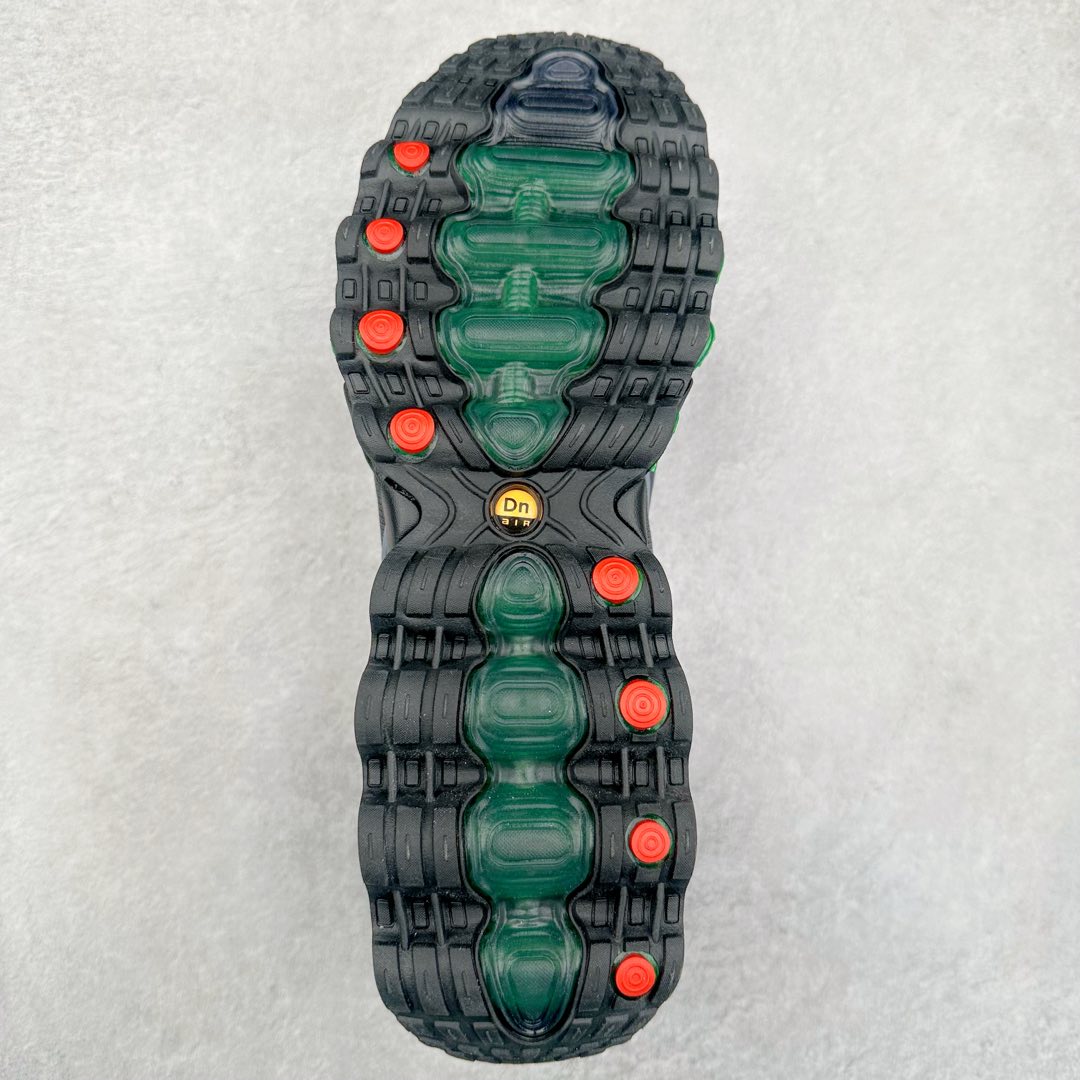 图片[9]-NK Air Max DN8 全掌科技气垫缓震运动跑鞋 FQ7860-003 DN8的核心亮点在于其八腔气垫结构 根据不同部位设定的气压值专为行走设计 提供卓越的舒适感 鞋面的设计让人联想到上世纪90年代末至2000年代初的多款Air Max 中底上系列圆形孔洞引发了热议 不少人将其与竞争品牌的缓震技术进行比较 例如K-SWISS 2010年代初推出的Tubes技 及以多孔鞋底闻名的品牌 尺码：36 36.5 37.5 38 38.5 39 40 40.5 41 42 42.5 43 44 44.5 45-选品中心