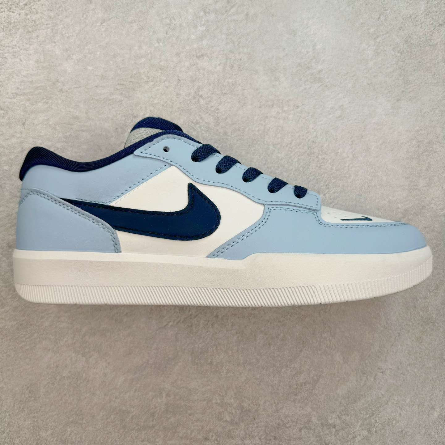 NK SB Force 58 空军58系列低帮休闲运动滑板板鞋 HJ3489-141 鞋面由帆布和麂皮拼接 层次感丰富 搭配硫化外底 耐磨耐穿 鞋舌及中底后跟处饰有SB Logo 表明鞋款身份 采用包边设计 经久耐穿 硫化结构则有效提升灵活性 穿上这款全新推出的创意力作 助你耀动街头 尺码：36 36.5 37.5 38 38.5 39 40 40.5 41 42 42.5 43 44 45-选品中心