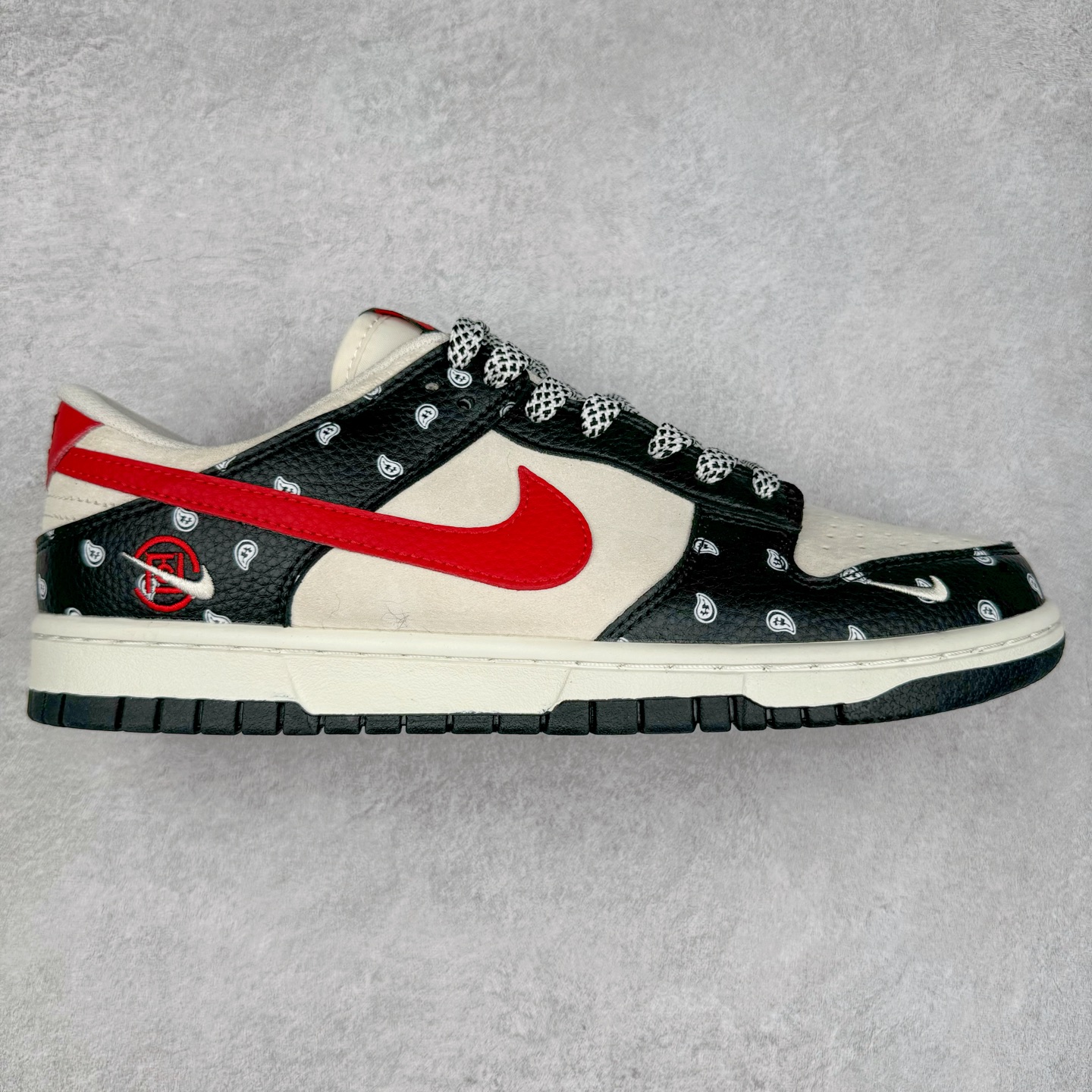 NK Dunk Low 定制配色 DJ2024-094 大厂出品 极力推荐 原装头层材料 独家版型蒸餾加工帶來的是更好的视觉和脚感体验大厂纯原品质出货 清洁度 电绣工艺 皮料切割干净无任何毛边 细节完美 尺码：36 36.5 37.5 38 38.5 39 40 40.5 41 42 42.5 43 44 44.5 45-选品中心