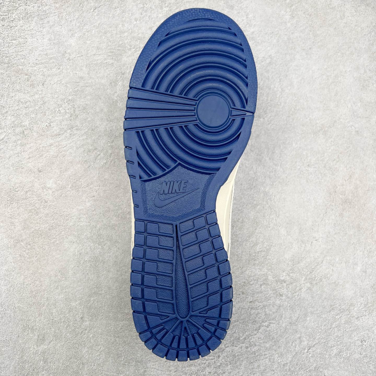 图片[9]-NK Dunk Low 定制配色 DM6868-042 大厂出品 极力推荐 原装头层材料 独家版型蒸餾加工帶來的是更好的视觉和脚感体验大厂纯原品质出货 清洁度 电绣工艺 皮料切割干净无任何毛边 细节完美 尺码：36 36.5 37.5 38 38.5 39 40 40.5 41 42 42.5 43 44 44.5 45-选品中心