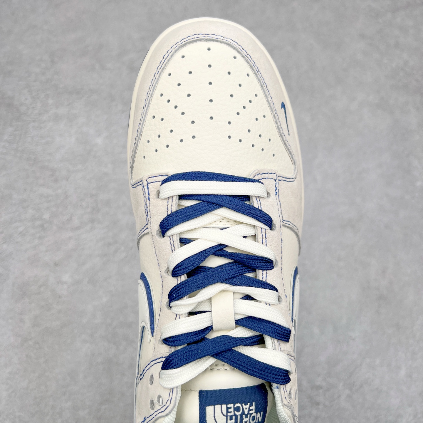 图片[4]-NK Dunk Low 定制配色 DM6868-042 大厂出品 极力推荐 原装头层材料 独家版型蒸餾加工帶來的是更好的视觉和脚感体验大厂纯原品质出货 清洁度 电绣工艺 皮料切割干净无任何毛边 细节完美 尺码：36 36.5 37.5 38 38.5 39 40 40.5 41 42 42.5 43 44 44.5 45-选品中心