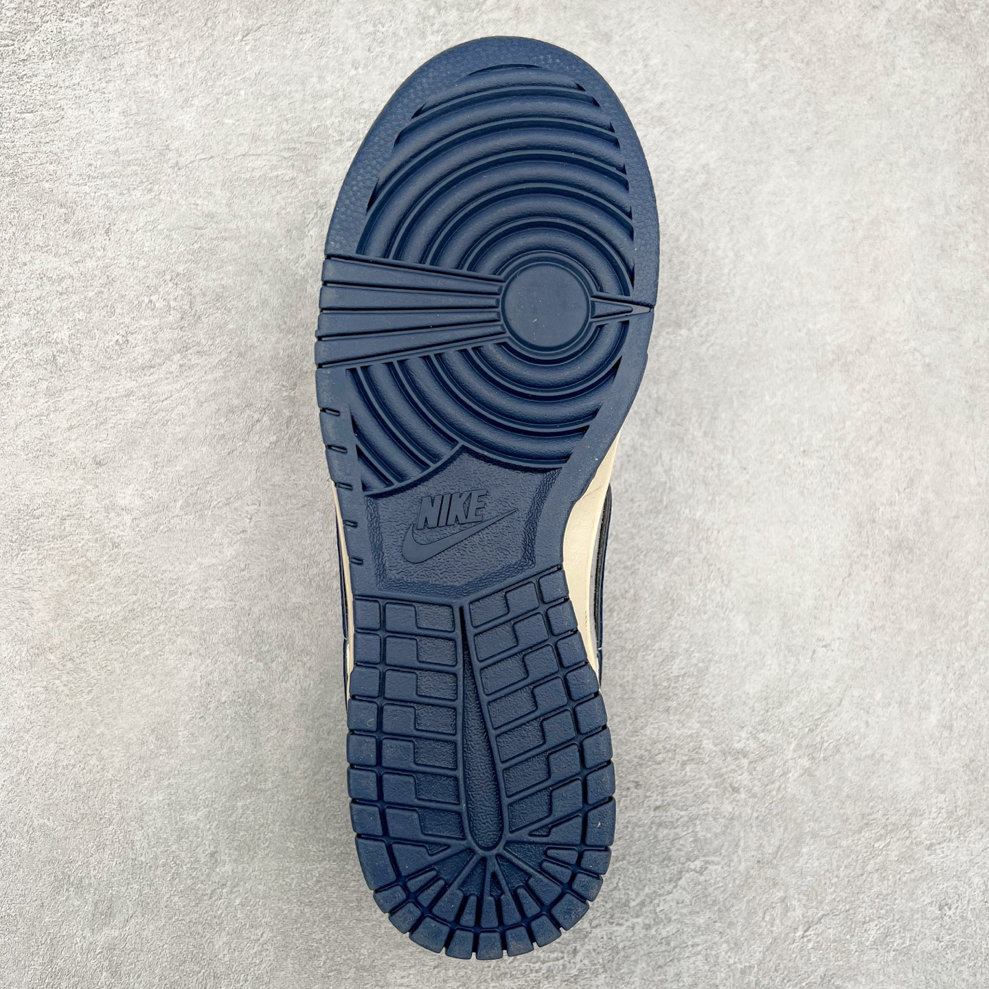 图片[9]-NK Dunk Low 定制配色 DM6868-044 大厂出品 极力推荐 原装头层材料 独家版型蒸餾加工帶來的是更好的视觉和脚感体验大厂纯原品质出货 清洁度 电绣工艺 皮料切割干净无任何毛边 细节完美 尺码：36 36.5 37.5 38 38.5 39 40 40.5 41 42 42.5 43 44 44.5 45-选品中心