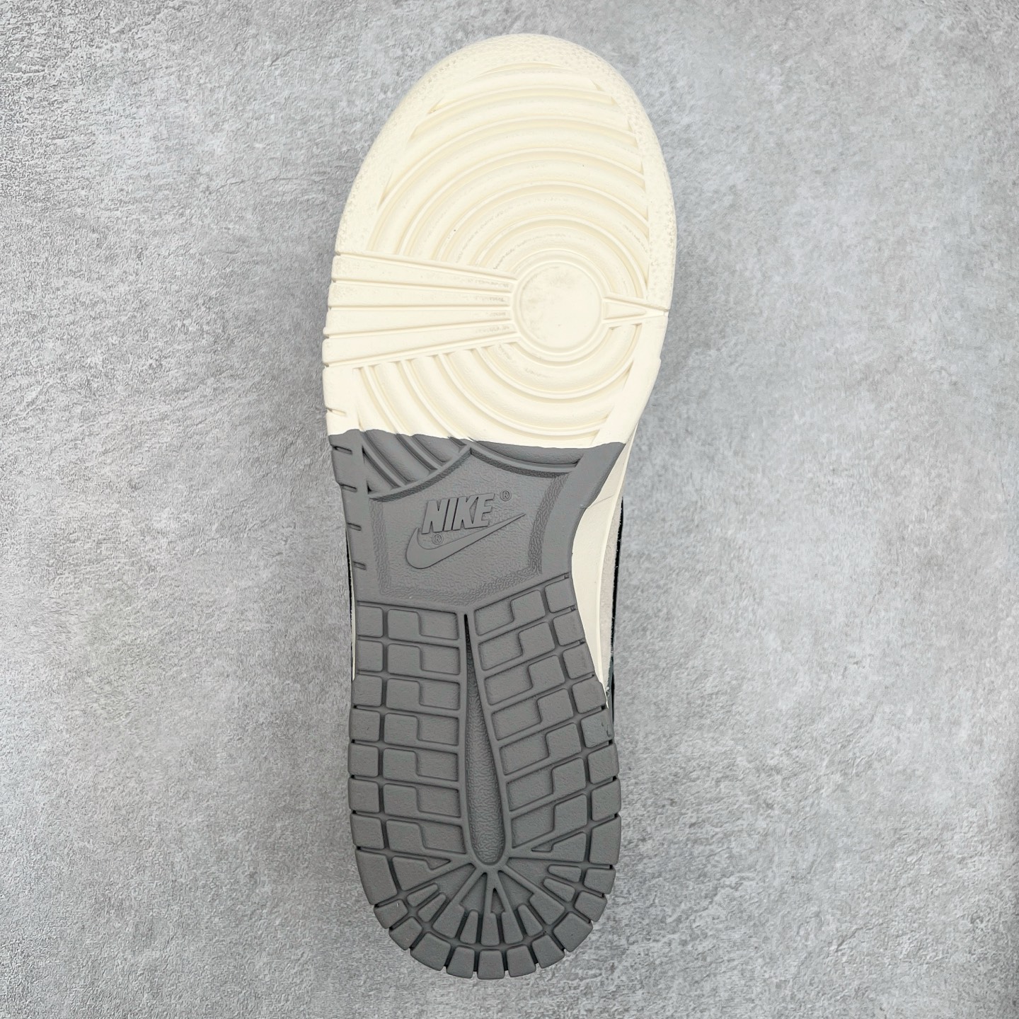 图片[9]-NK Dunk Low 定制配色 DM6868-024 大厂出品 极力推荐 原装头层材料 独家版型蒸餾加工帶來的是更好的视觉和脚感体验大厂纯原品质出货 清洁度 电绣工艺 皮料切割干净无任何毛边 细节完美 尺码：36 36.5 37.5 38 38.5 39 40 40.5 41 42 42.5 43 44 44.5 45-选品中心